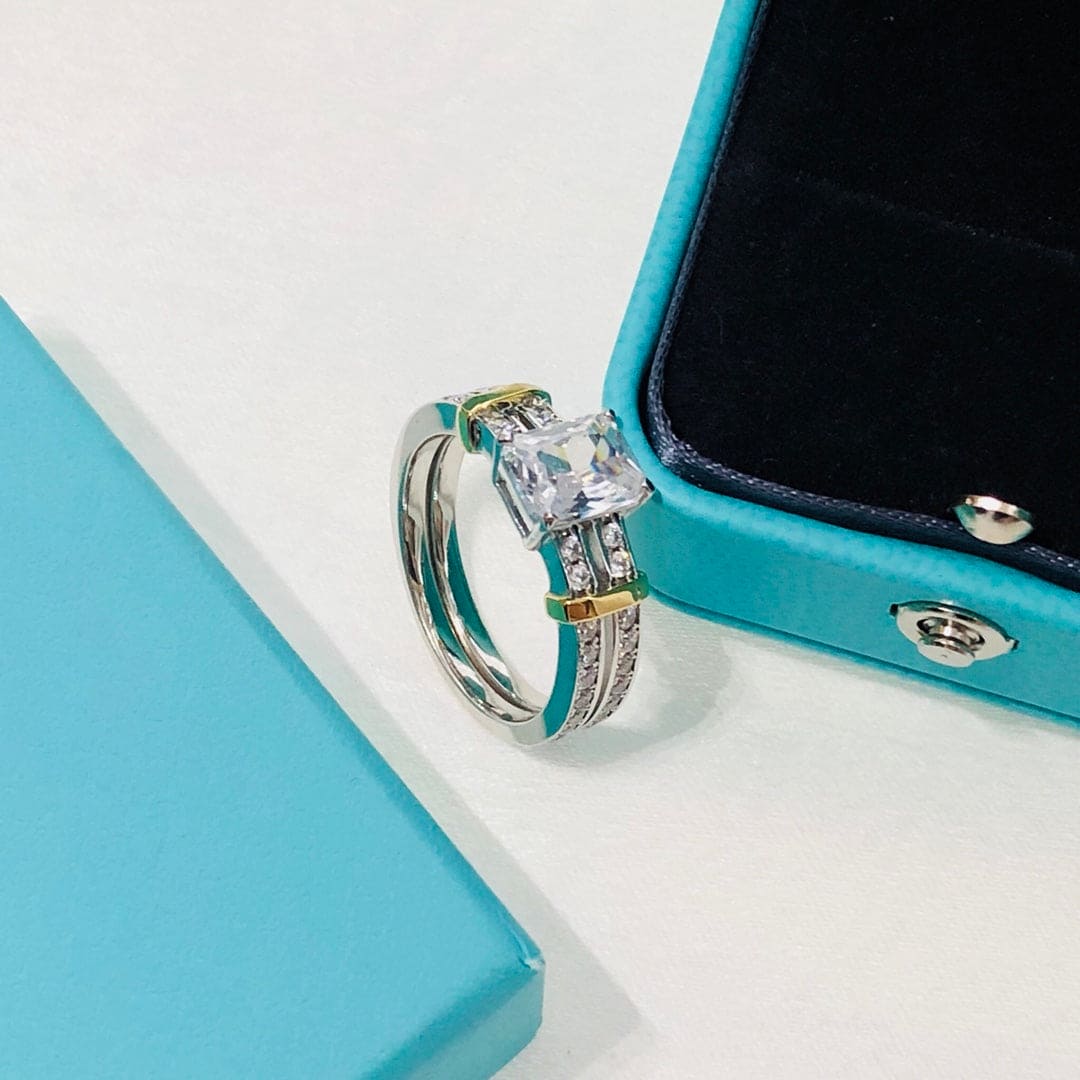 18K Tiffany Diamonds Ring