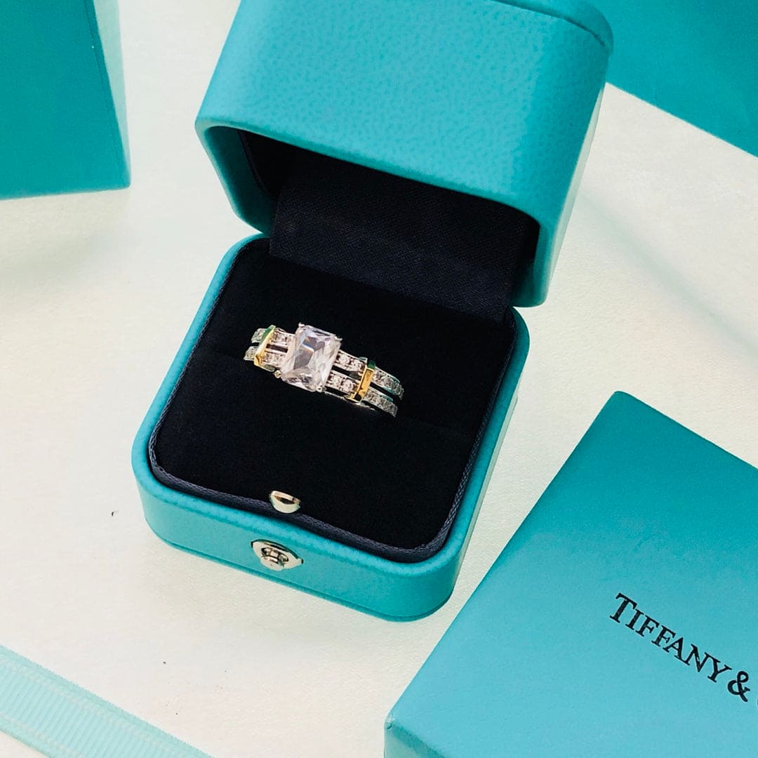 18K Tiffany Diamonds Ring