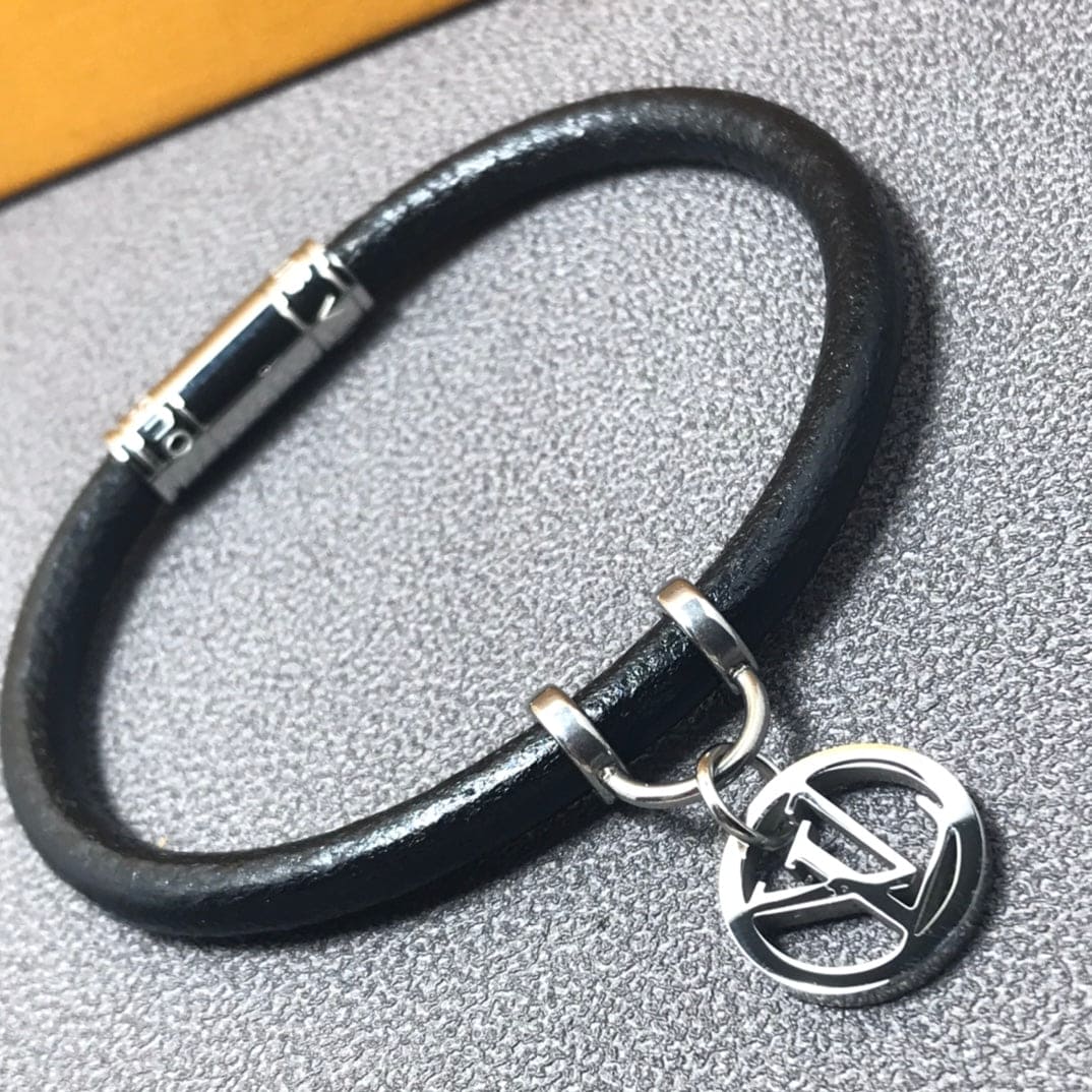 18K Louis Vuitton Hang It Bracelet