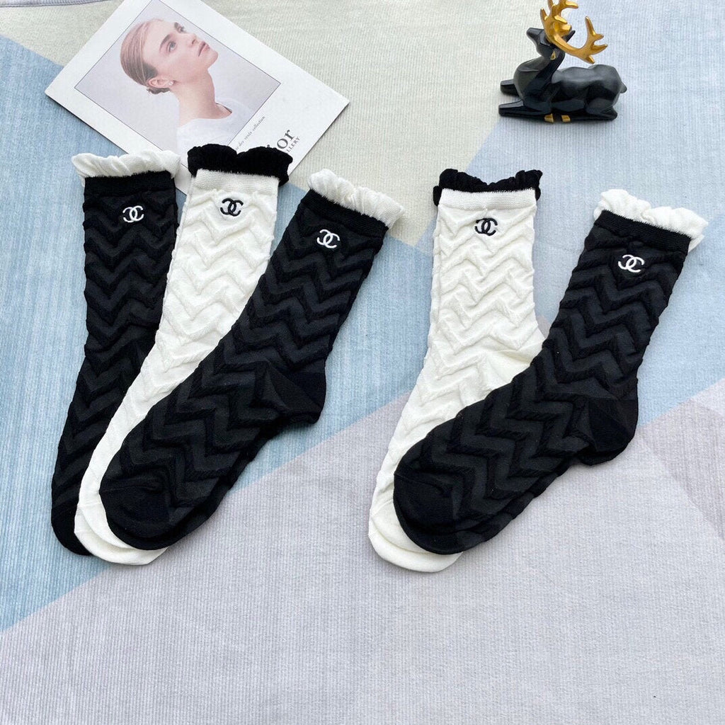 CHANEL CREW SOCKS 420748 (1 BOX )