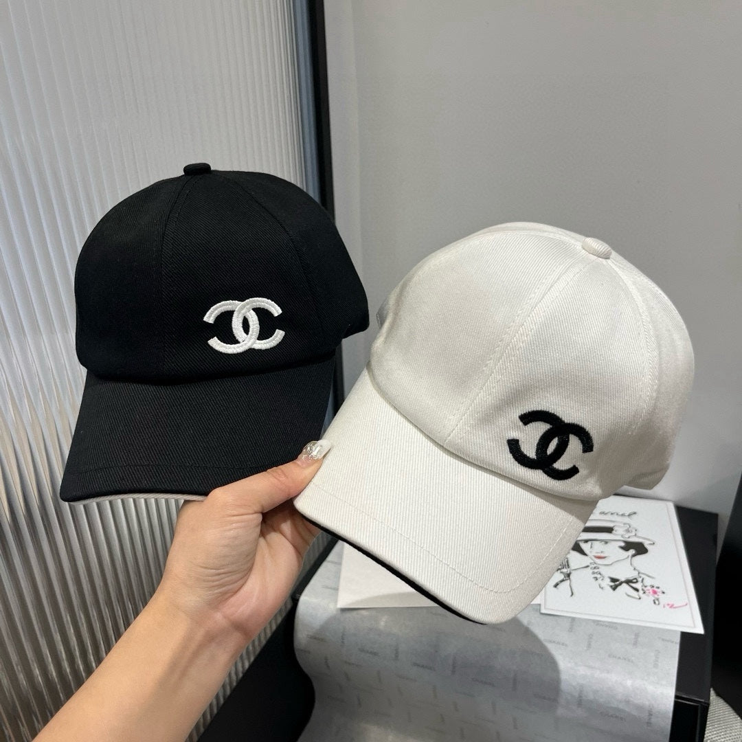 CHANEL BASEBALL HAT IN WHITE WITH BLACK TRIM 673994