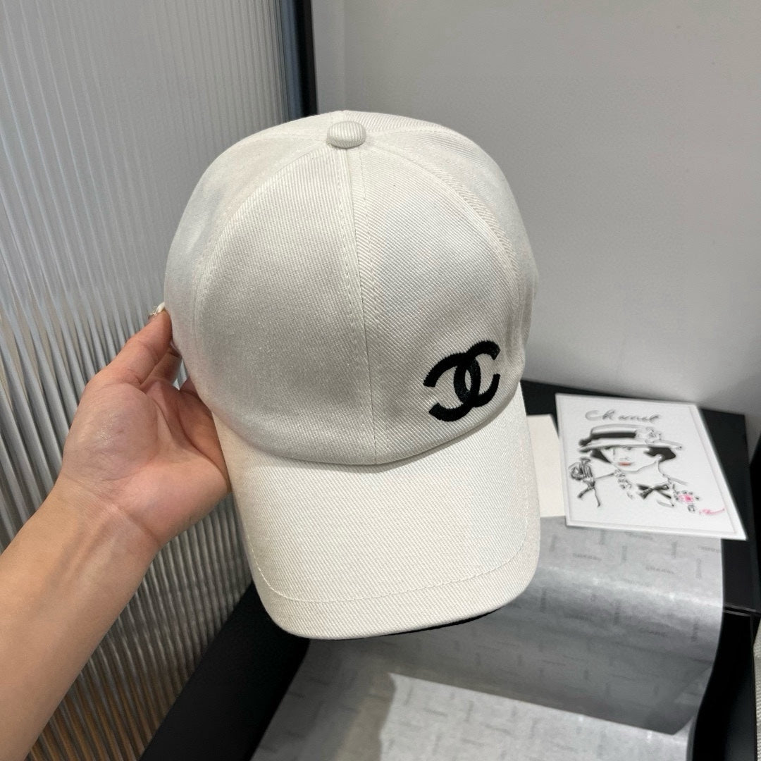 CHANEL BASEBALL HAT IN WHITE WITH BLACK TRIM 673994