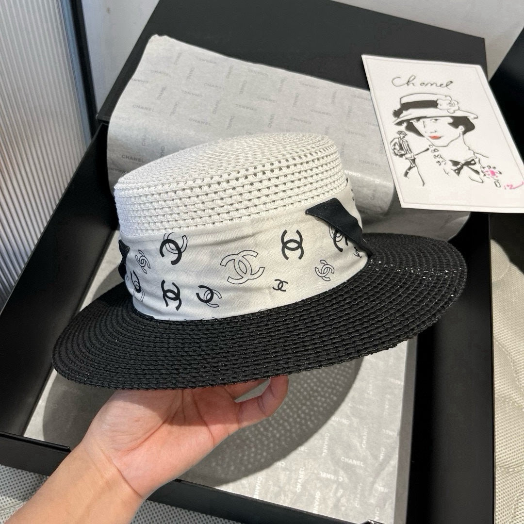 CHANEL FLAT STRAW HAT BLACK AND WHITE 673935