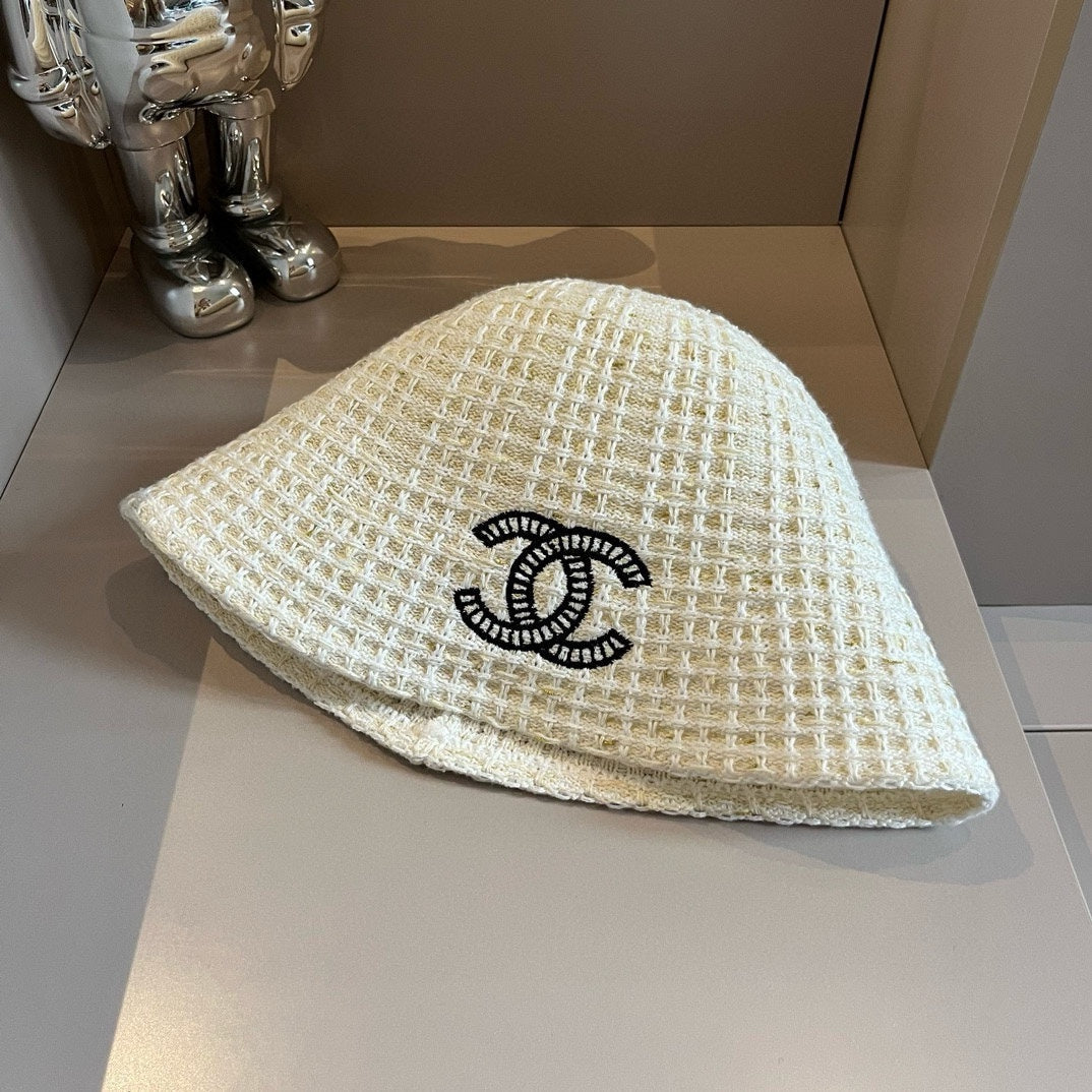 CHANEL KNITTED HANDCRAFTED HAT MODEM 179576