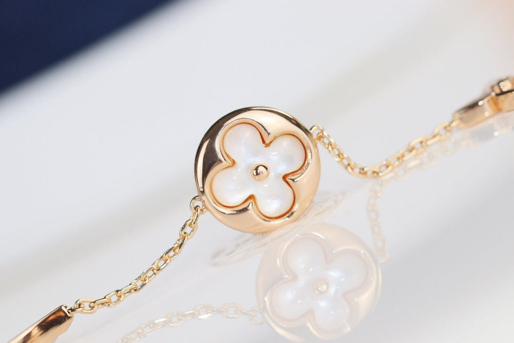 LOUIS VUITTON LEAF CLOVER BRACELET