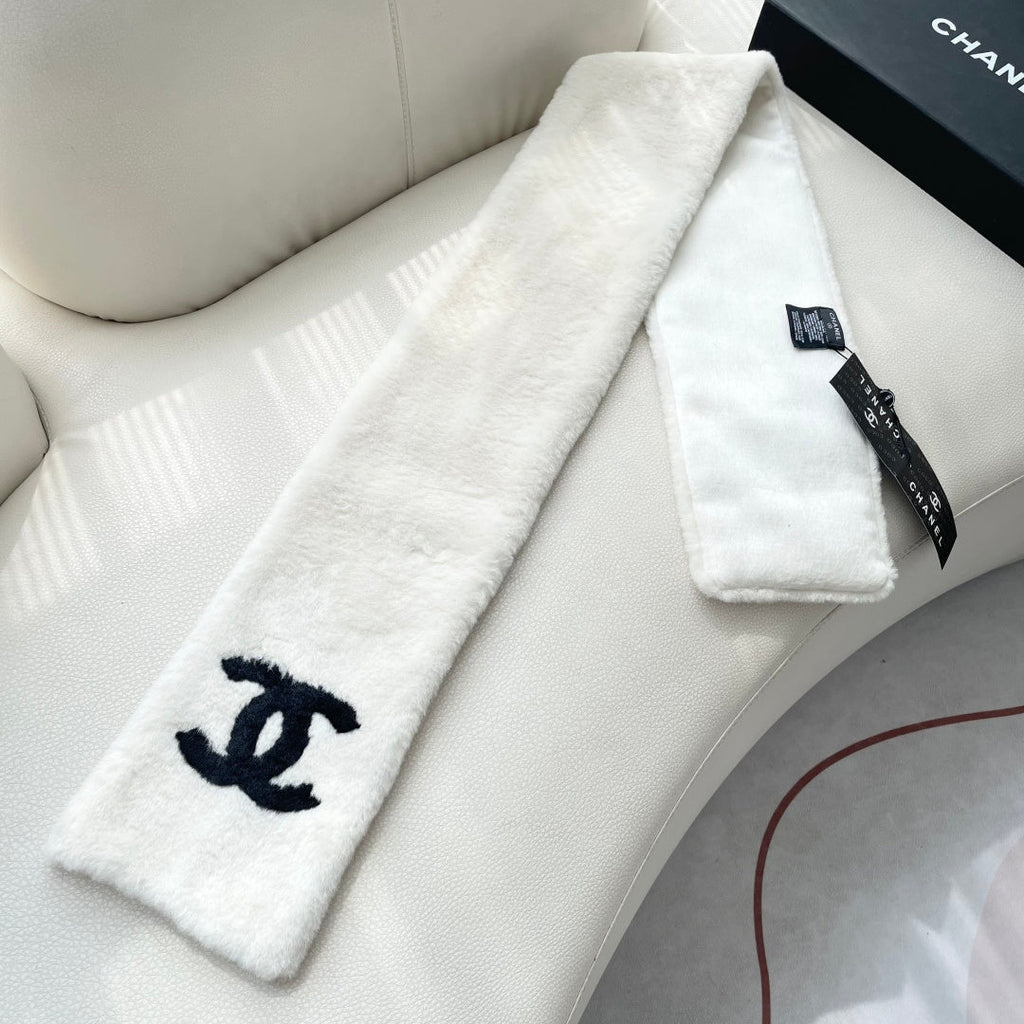 CHANEL 25S SCARF 120 IN FAUX FUR 876436