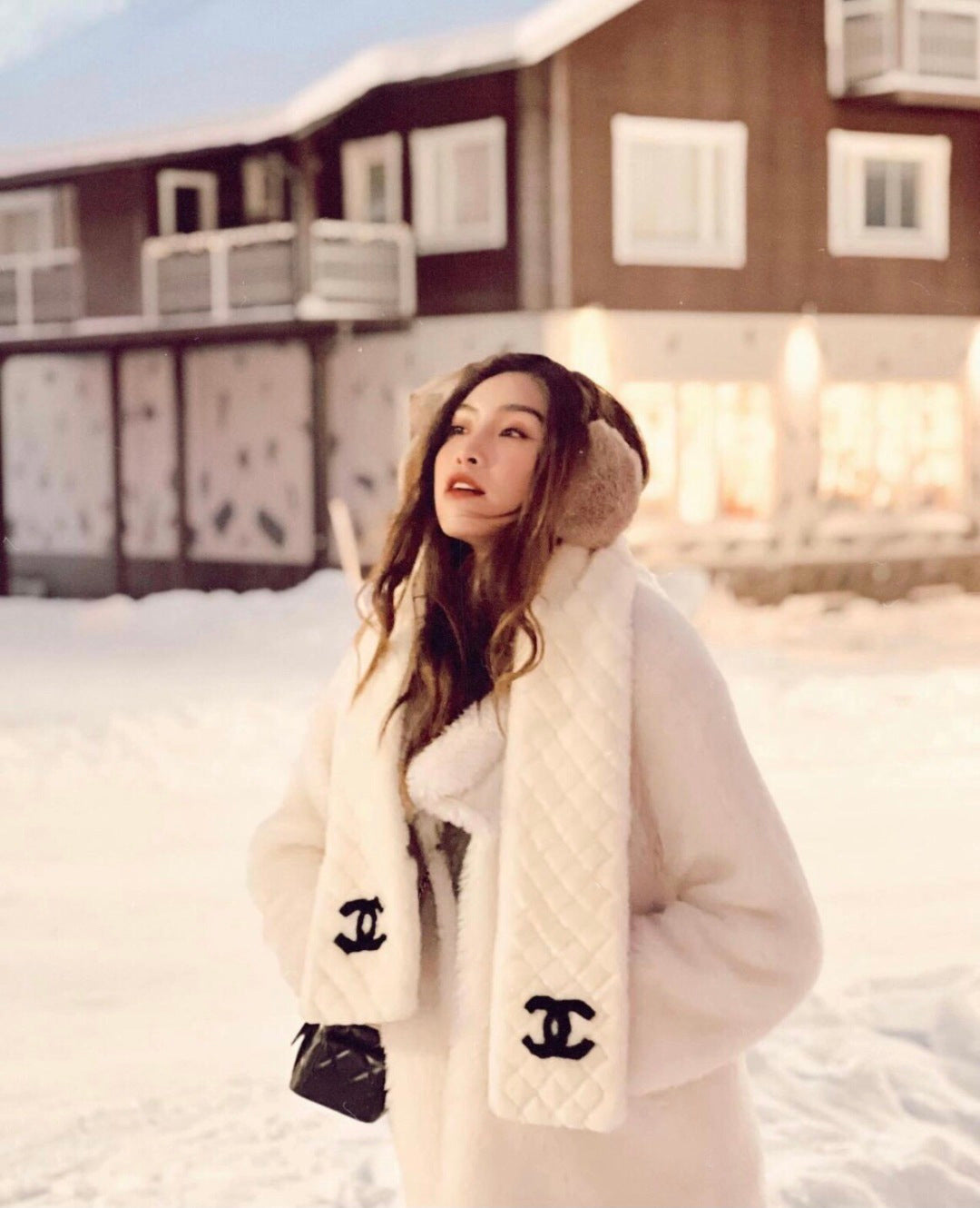 CHANEL 25S SCARF 120 IN FAUX FUR 876357