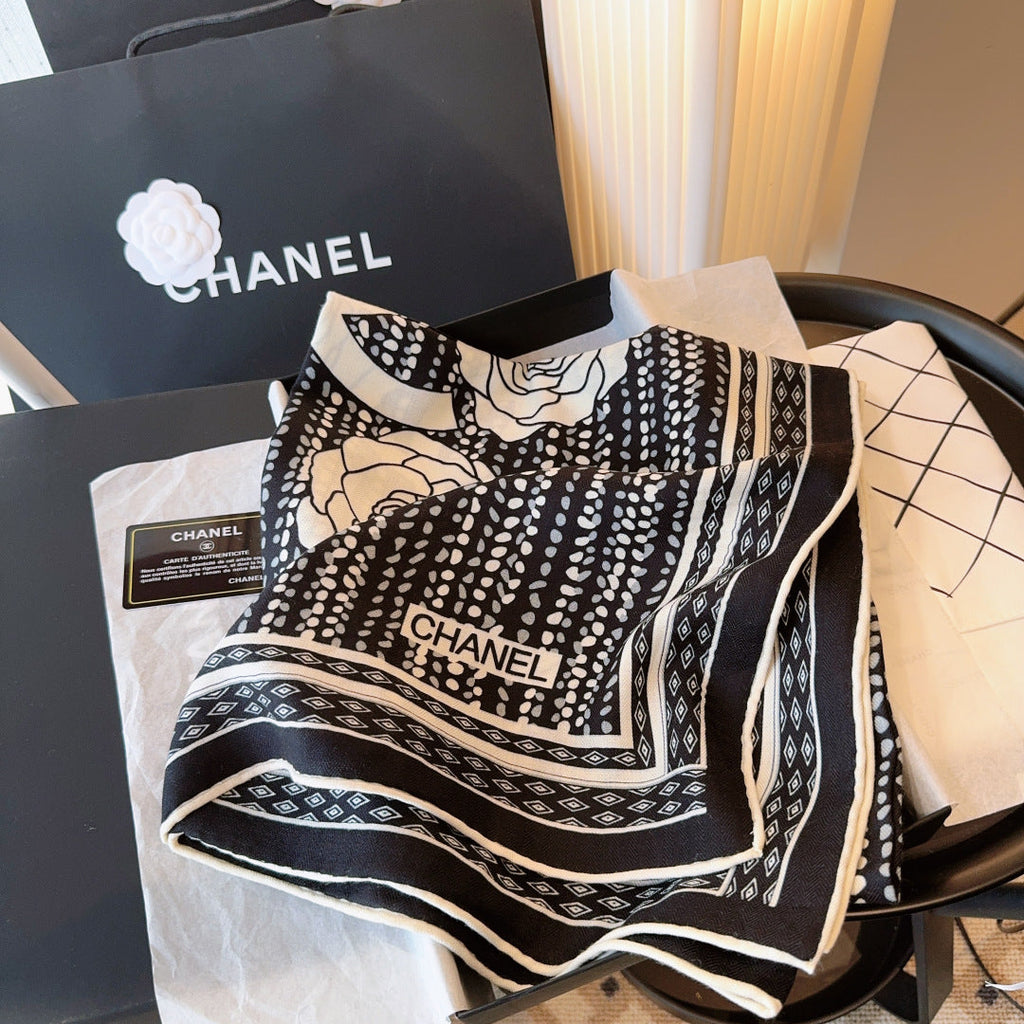 CHANEL 25S SCARF 140 IN CASHMERE 989890