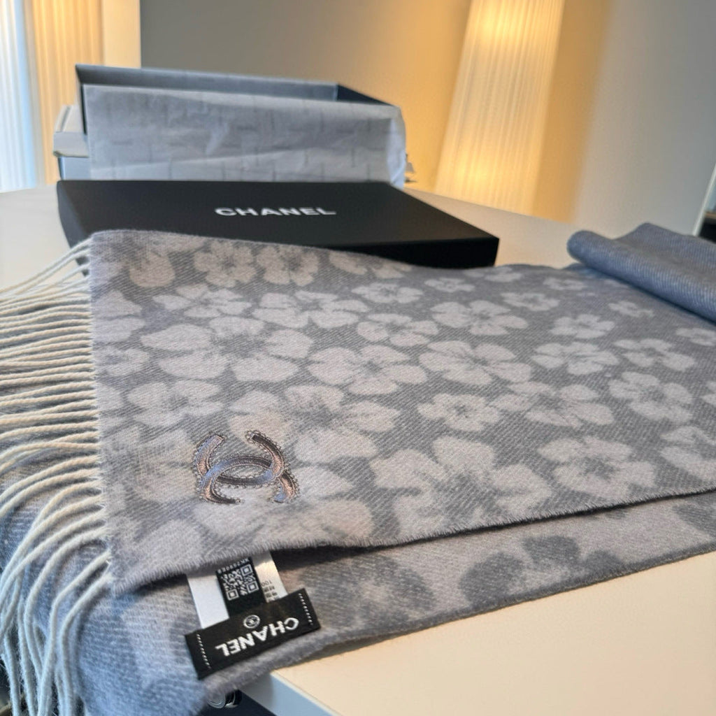 CHANEL 25S SCARF 180 IN CASHMERE 989900