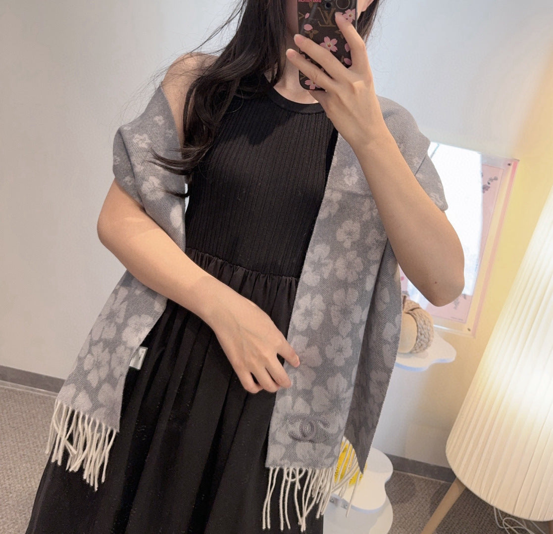 CHANEL 25S SCARF 180 IN CASHMERE 989900