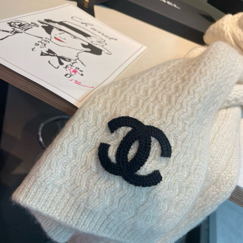 CHANEL 25S SCARF 200 IN CASHMERE 932411