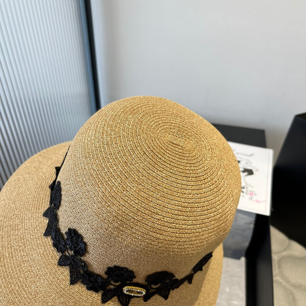 CELINE WIDE BRIM HAT MODEL 652031 IN WOVEN STRAW