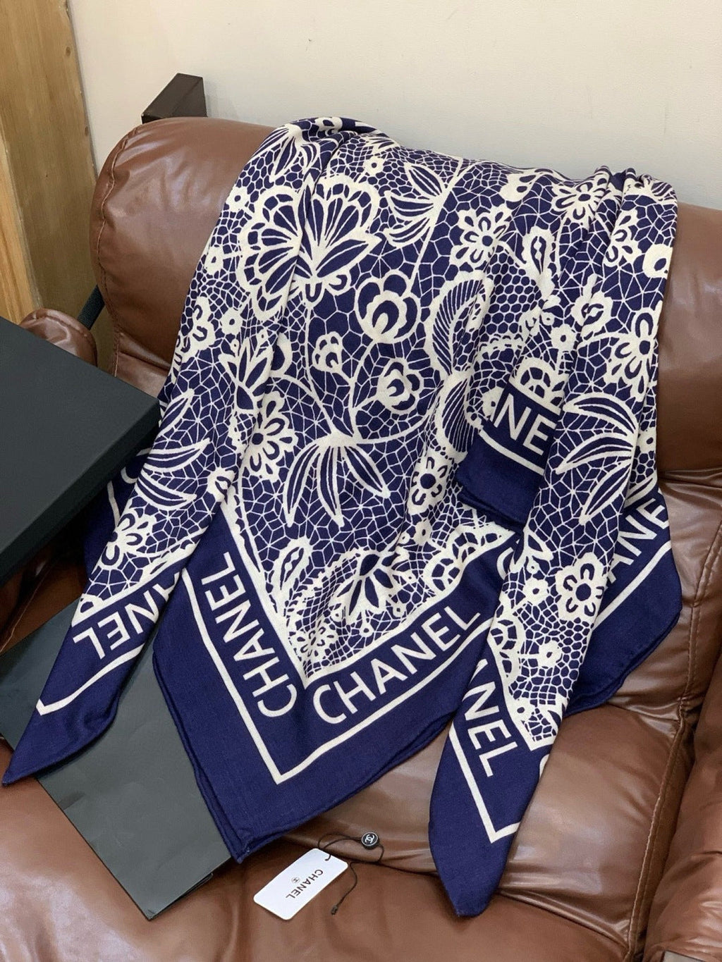 CHANEL 25S SCARF 135 CM IN CASHMERE AND SILK 943315