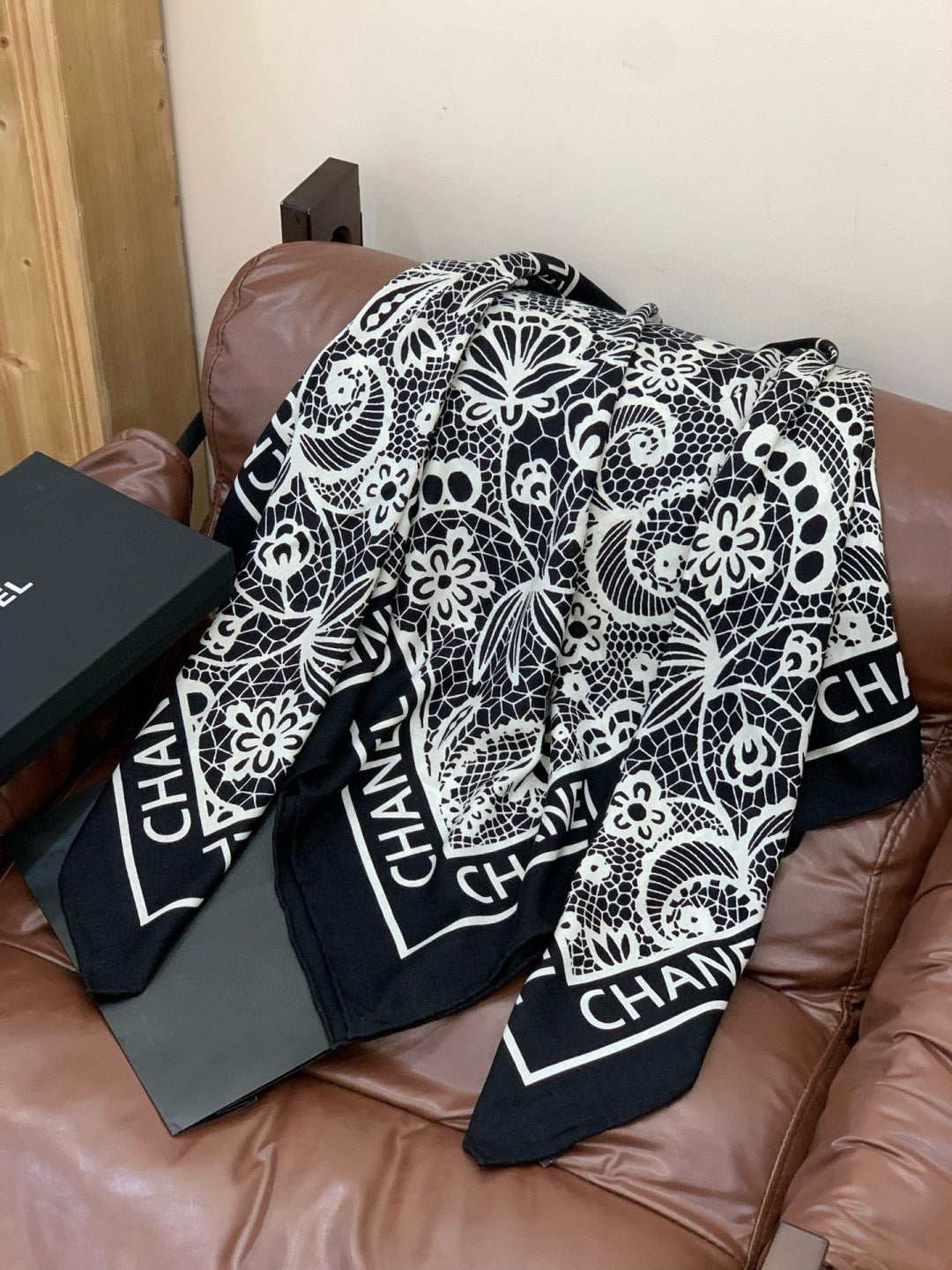 CHANEL 25S SCARF 135 CM IN CASHMERE AND SILK 943317