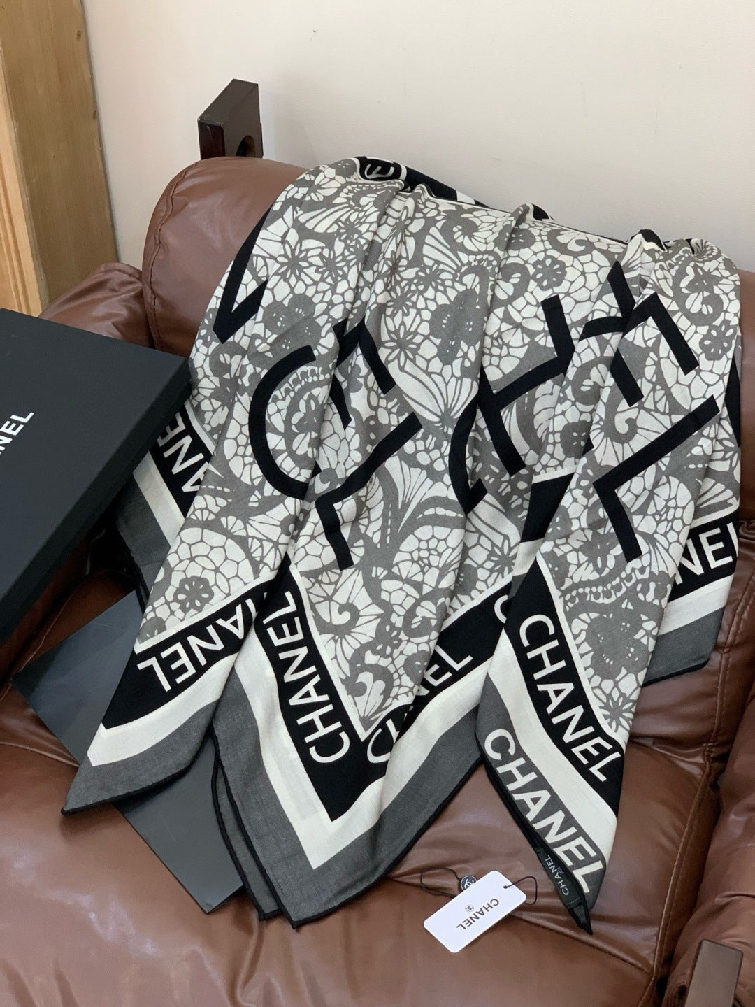 CHANEL 25S SCARF 135 CM IN CASHMERE AND SILK 943319