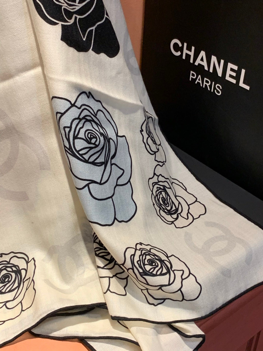 CHANEL 25S SCARF 140 CM IN CASHMERE AND SILK 943335