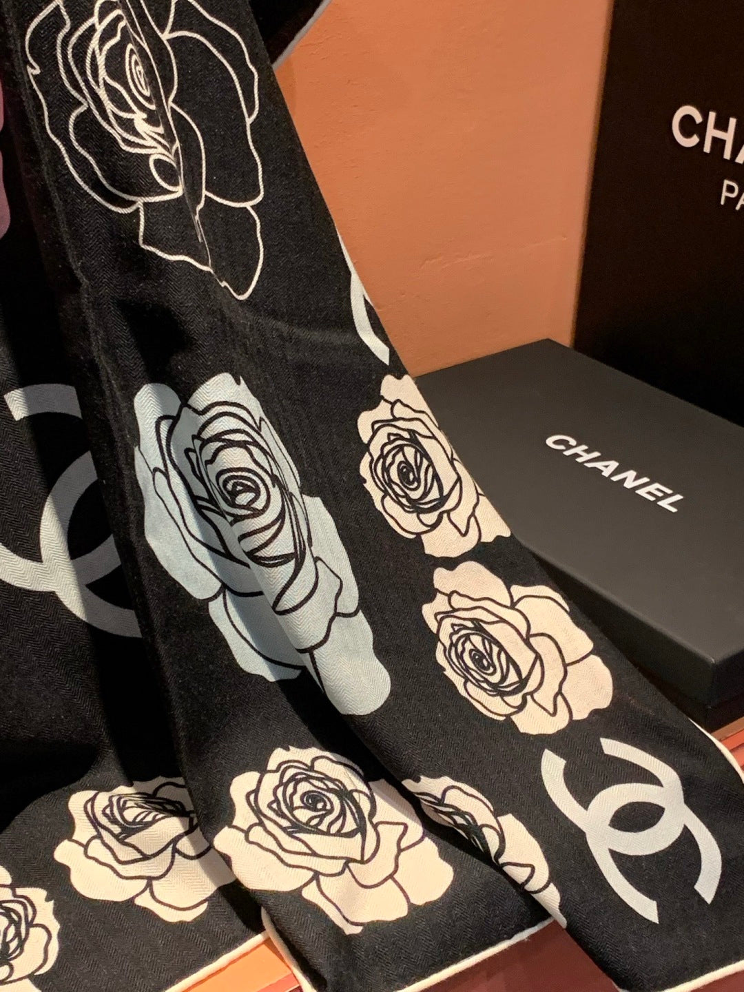 CHANEL 25S SCARF 140 CM IN CASHMERE AND SILK 943336