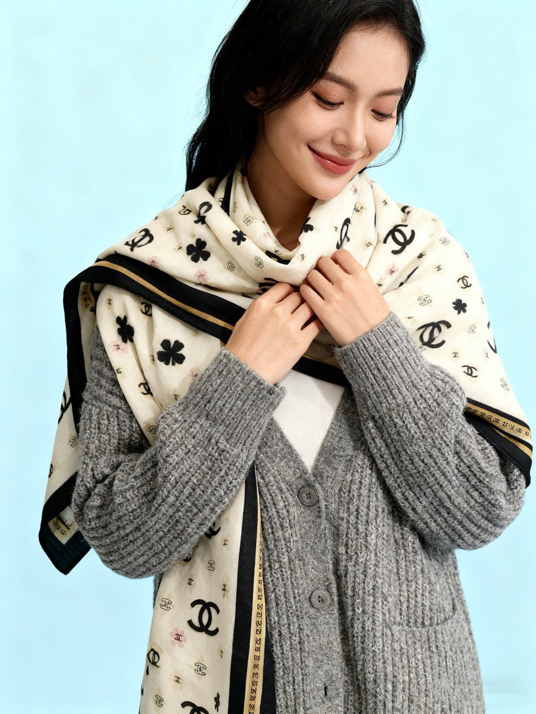 CHANEL 25S SCARF 140 CM IN CASHMERE AND SILK 943339