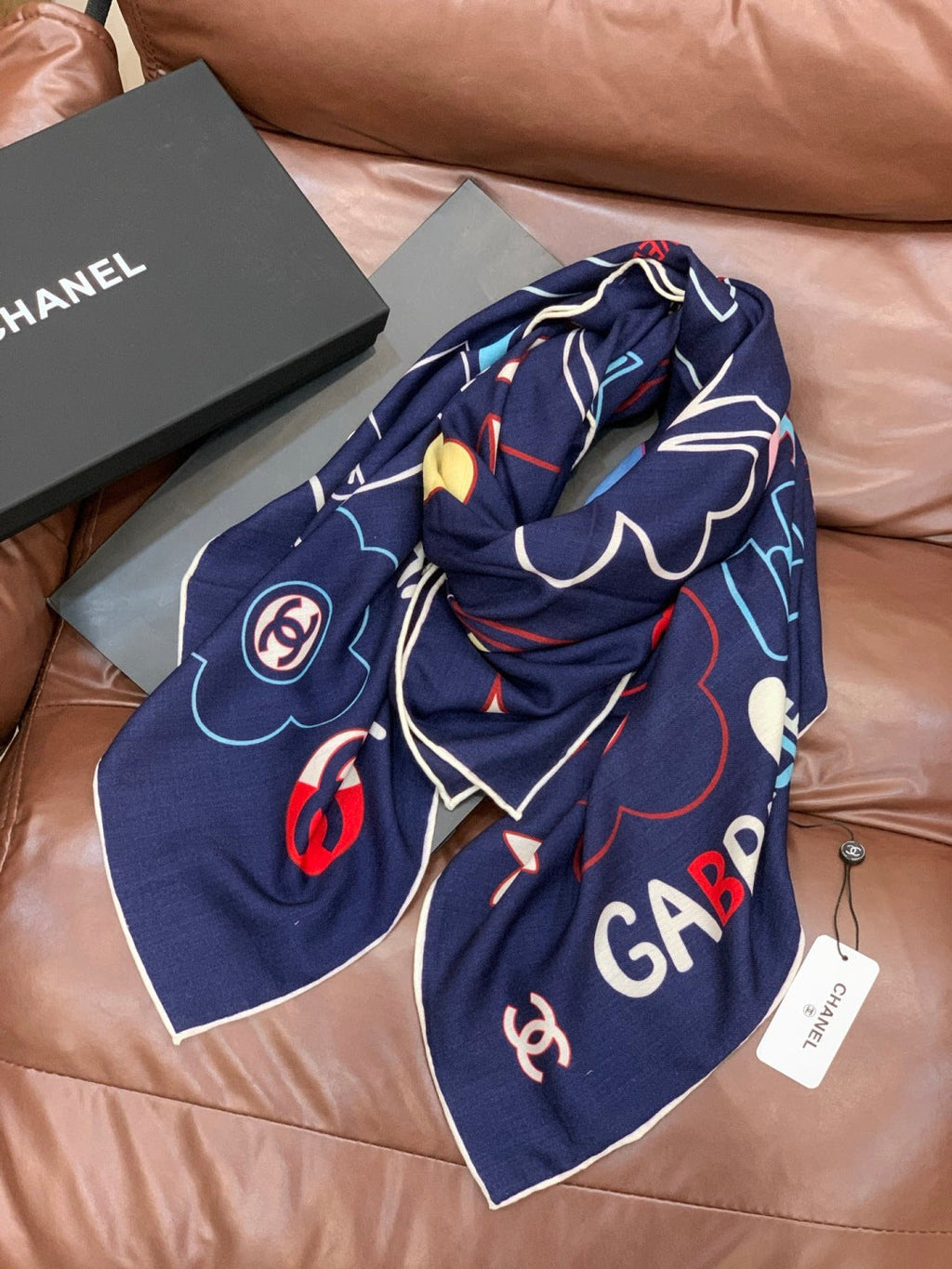 CHANEL 25S SCARF 135 CM IN CASHMERE SILK 943656