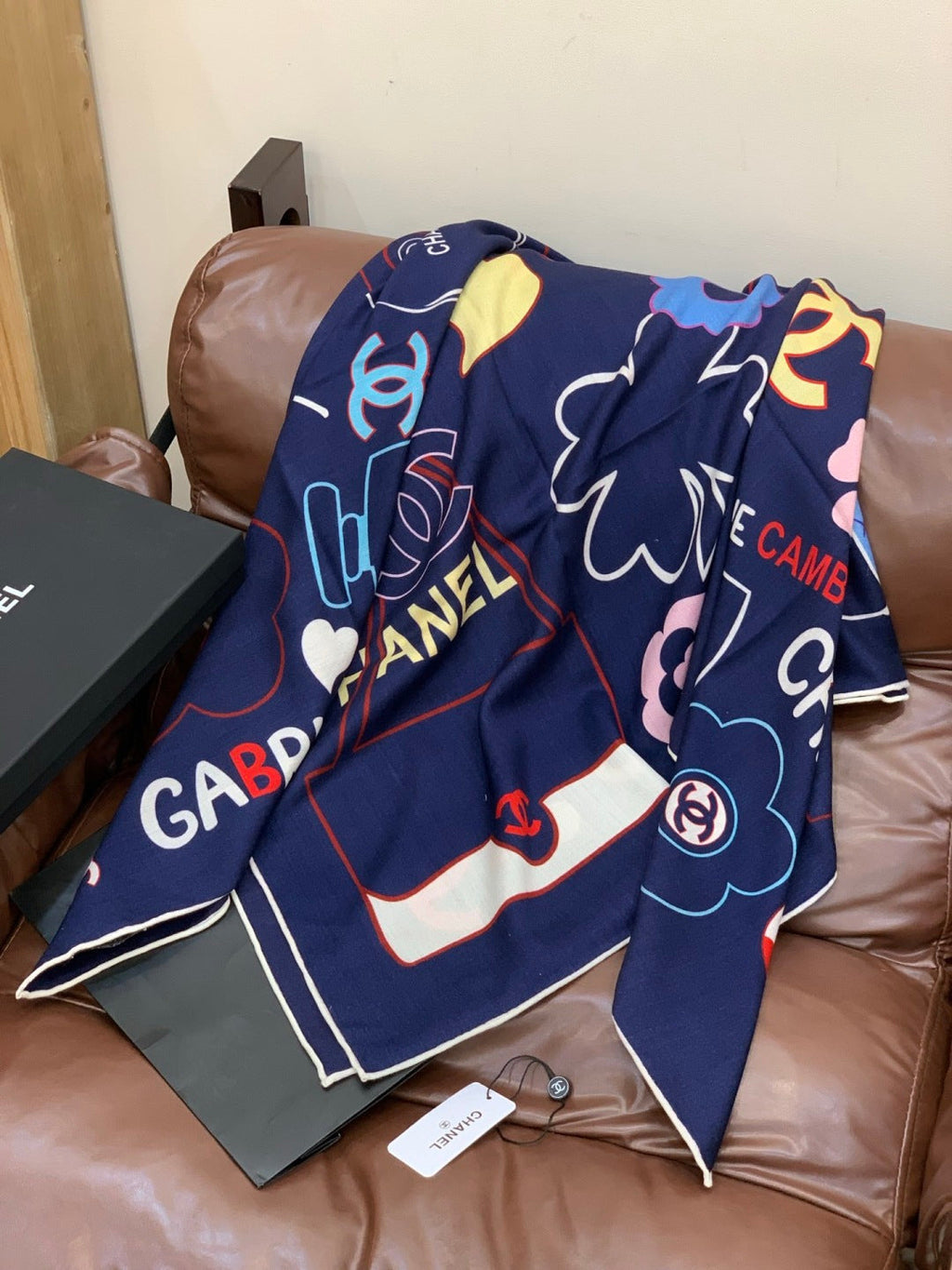 CHANEL 25S SCARF 135 CM IN CASHMERE SILK 943656