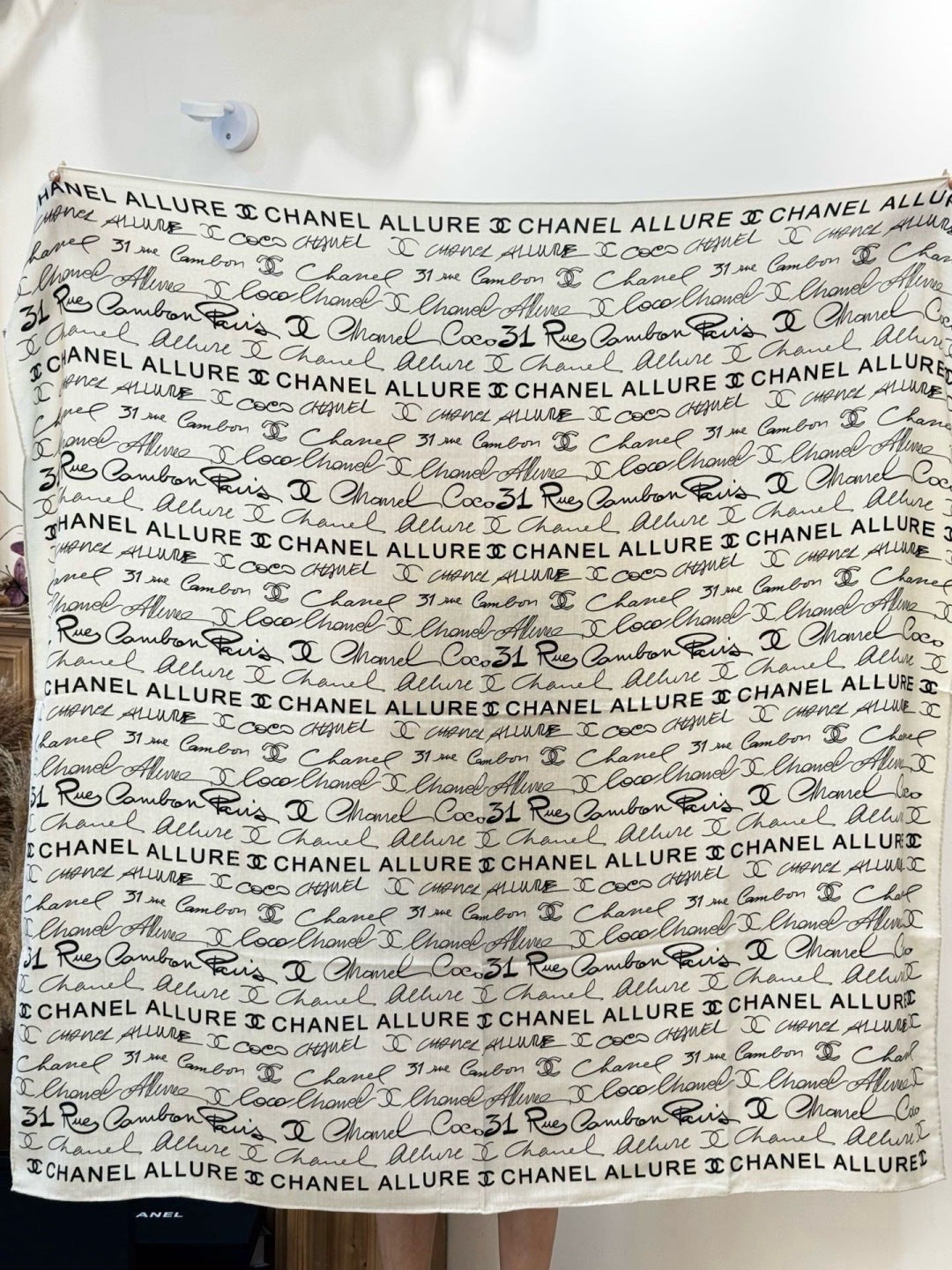 CHANEL 25S SCARF 135 CM IN CASHMERE SILK 943693