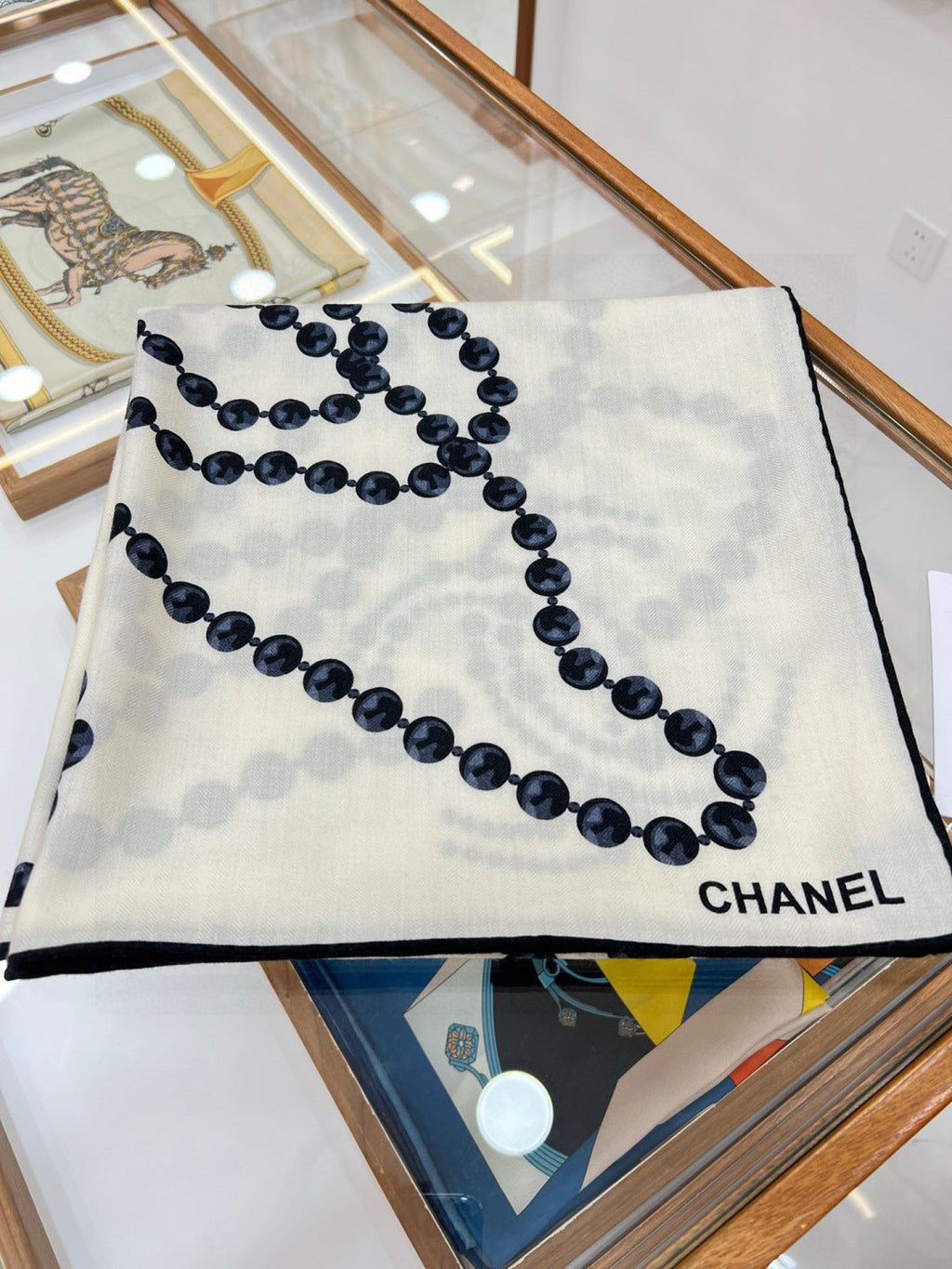 CHANEL 25S SCARF 140 IN CASHMERE 991650