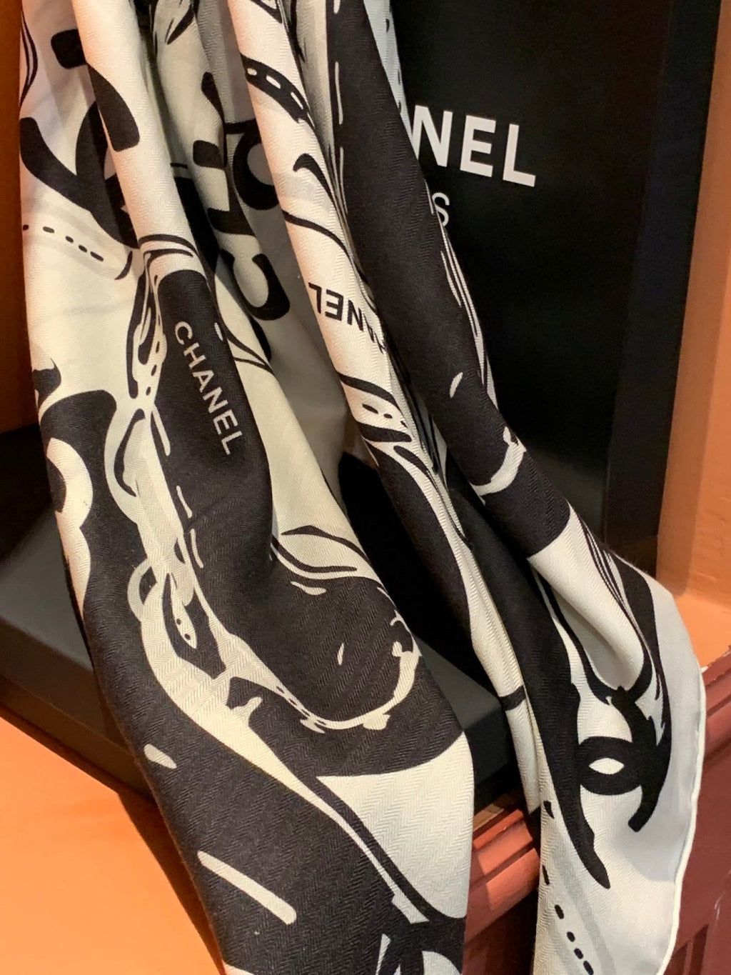 CHANEL 25S SCARF 135 IN CASHMERE 991695