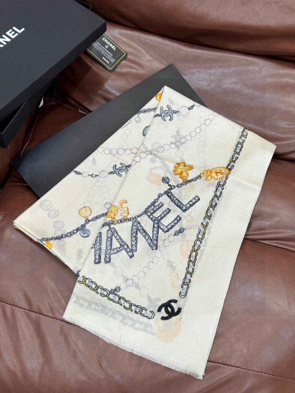 CHANEL 25S SCARF 200 IN CASHMERE 991712