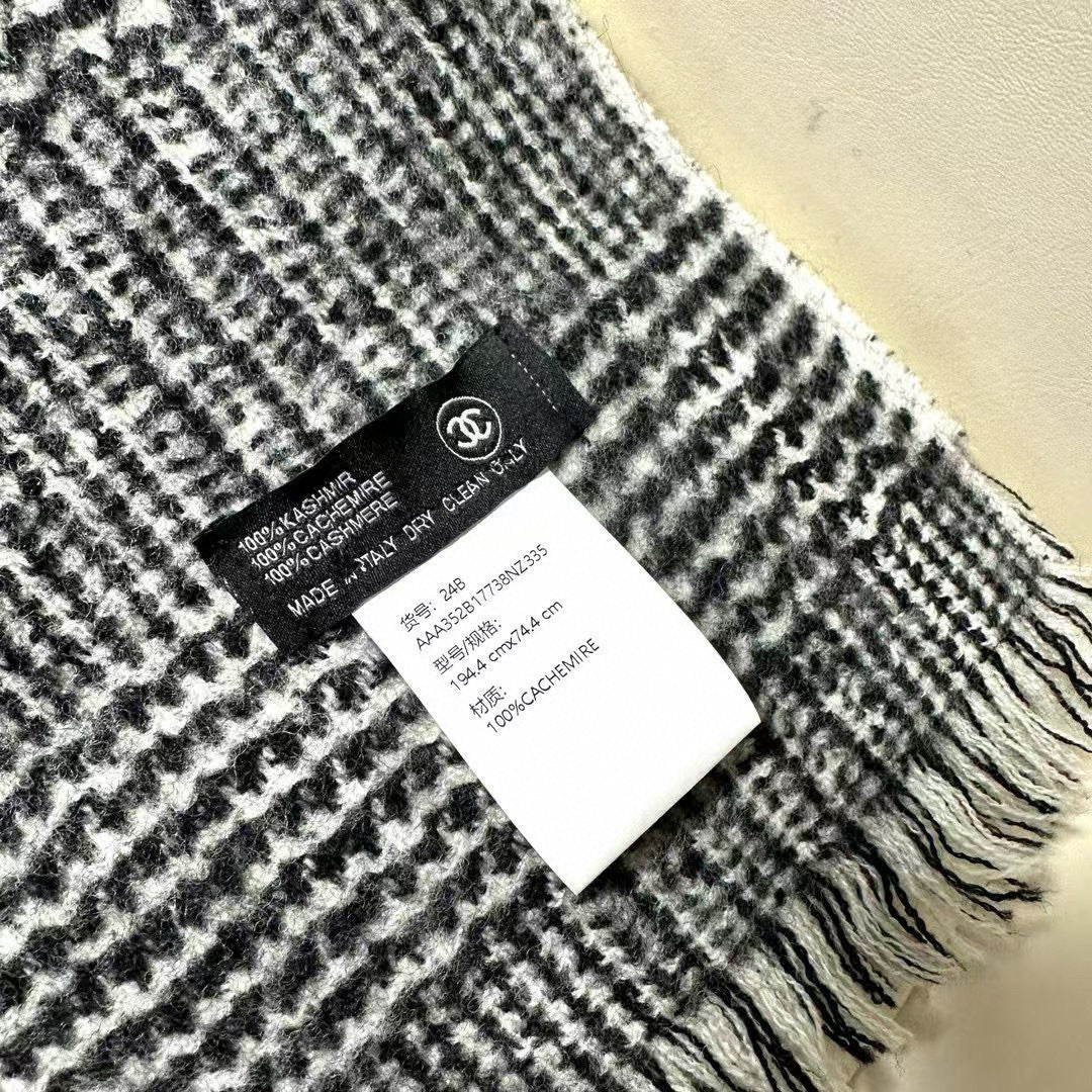 CHANEL 25S SCARF 194 CM IN CASHMERE 942900