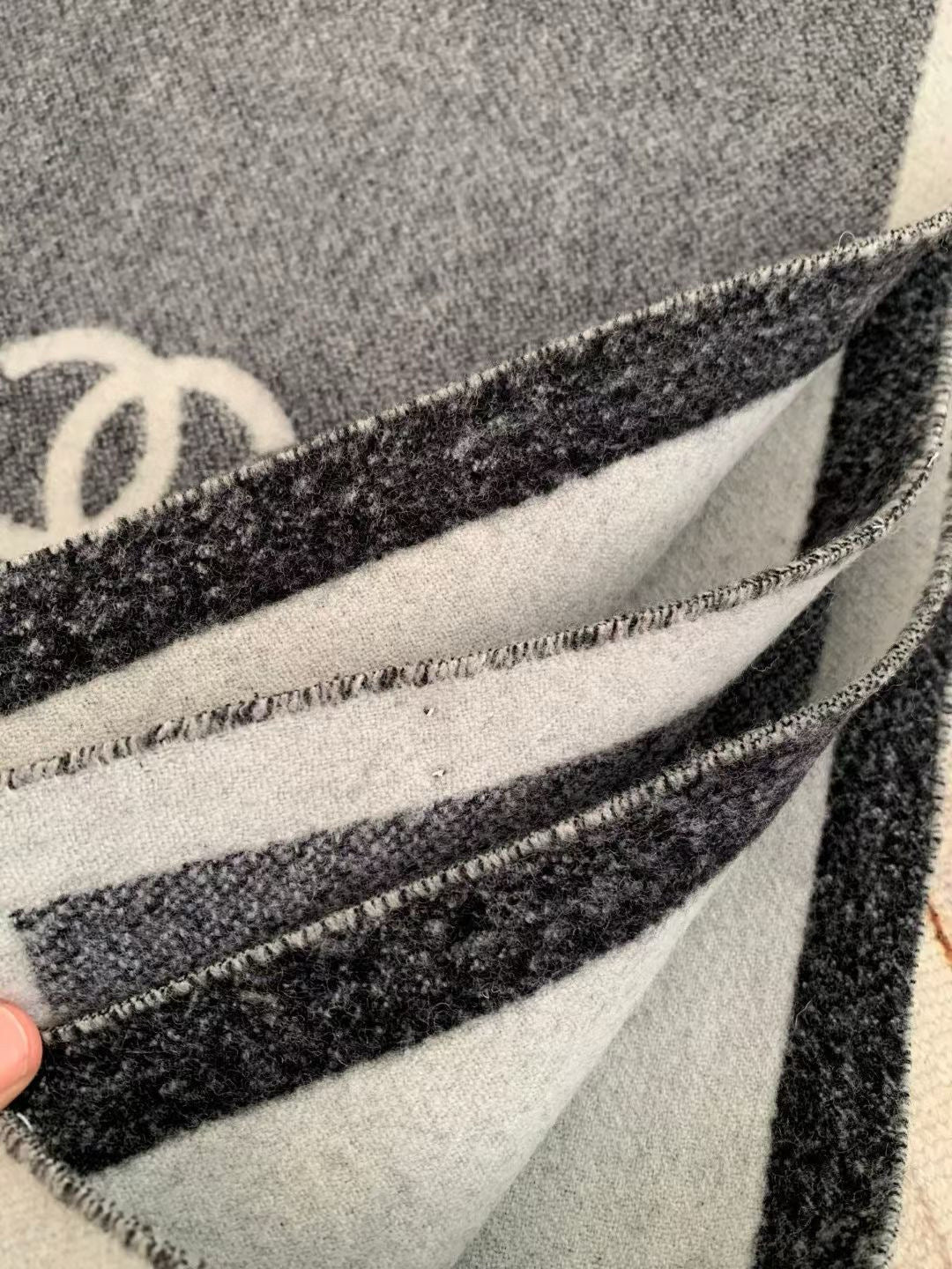 CHANEL 25S SCARF 180 CM IN CASHMERE 943987