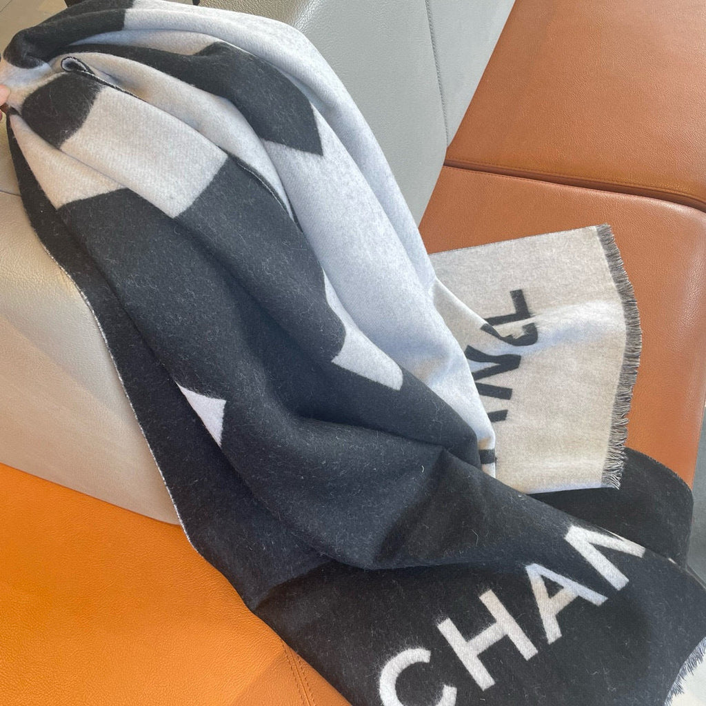 CHANEL 25S SCARF 200 IN CASHMERE 989862
