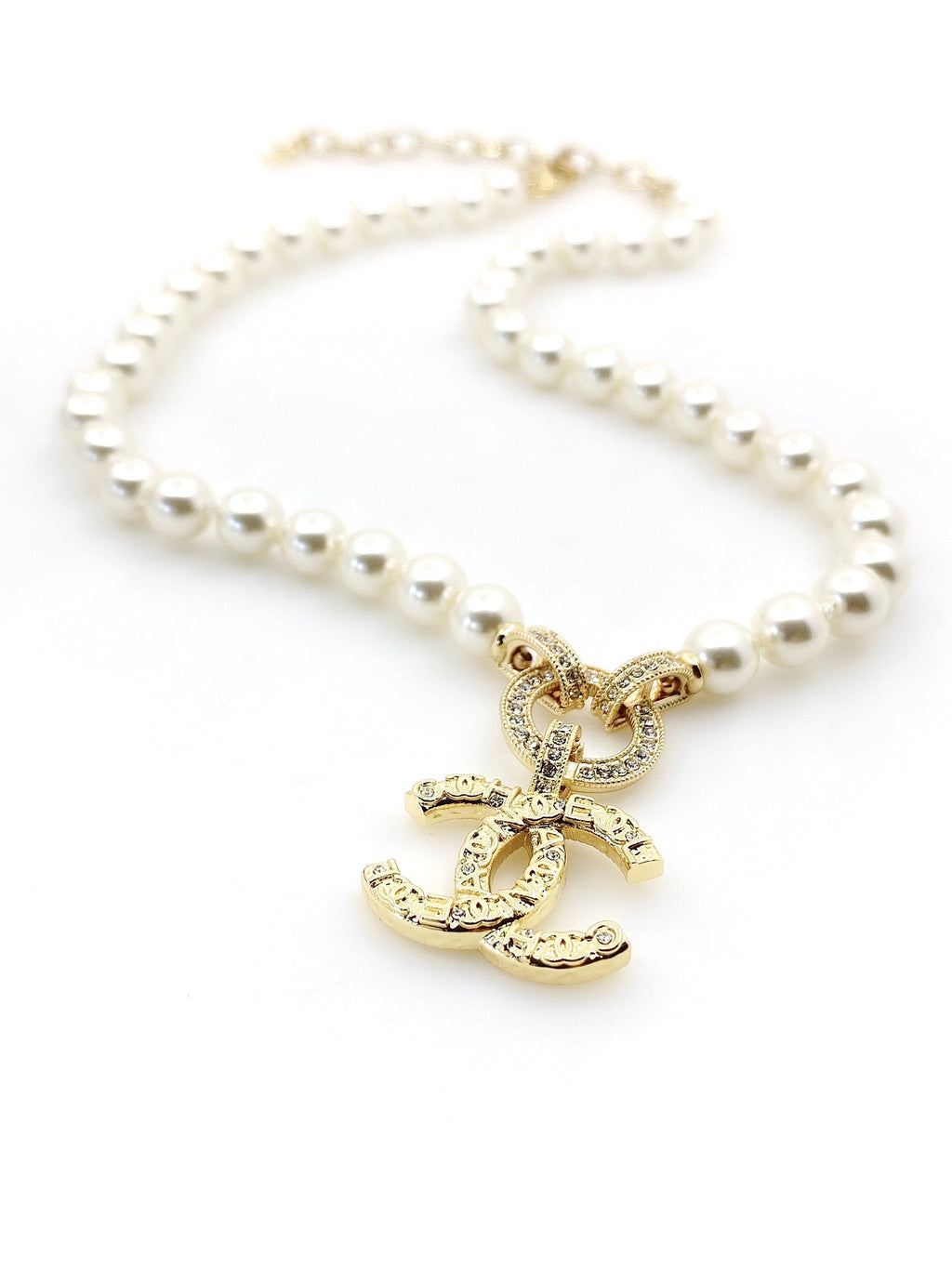 18K  Chanel Pearls Choker Necklace