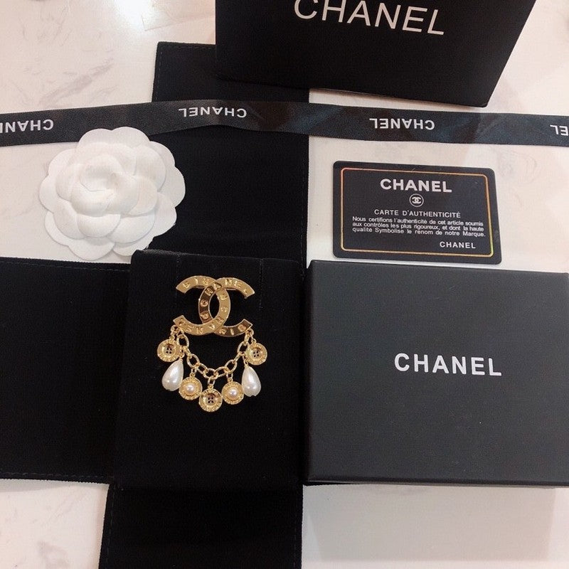 18K  Chanel Pearl Pendant Brooch