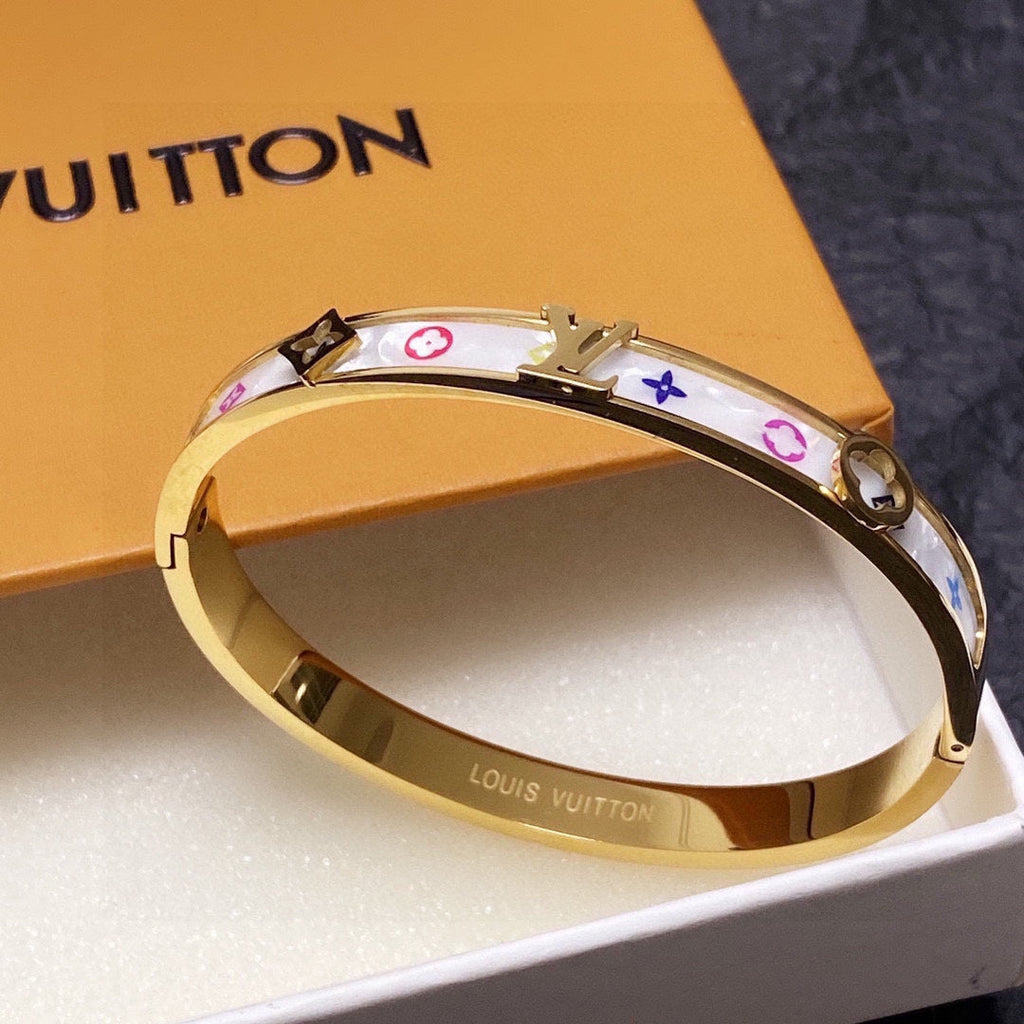 18K Louis Vuitton Pearl Bracelet