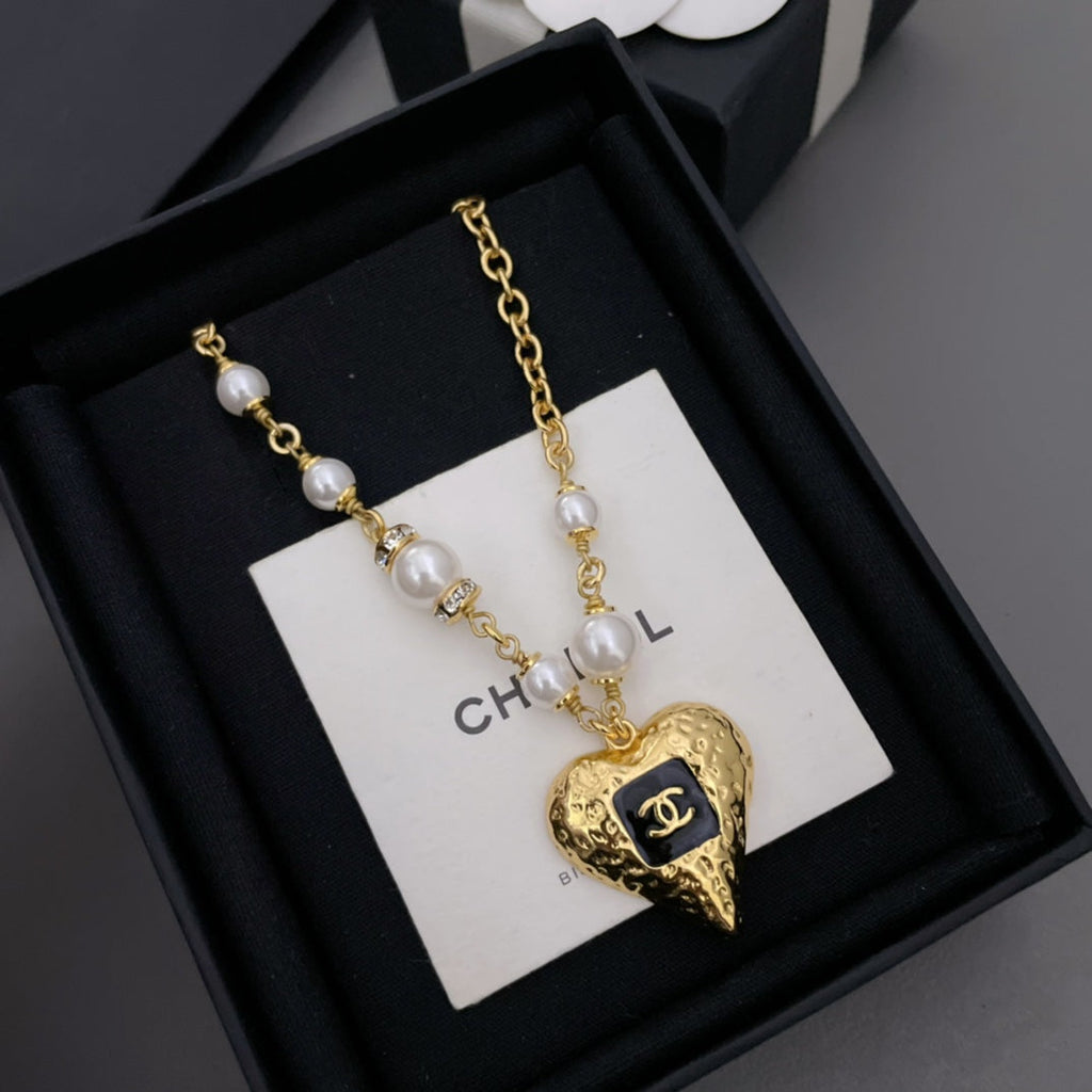 18K  Chanel Pearls Chain Necklace