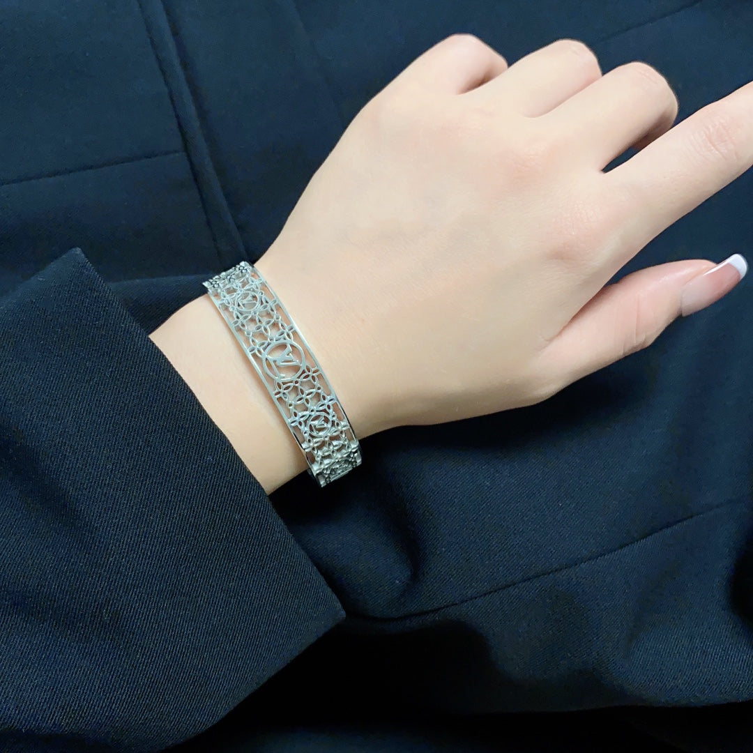 18K Louis Vuitton Hollow Bracelet