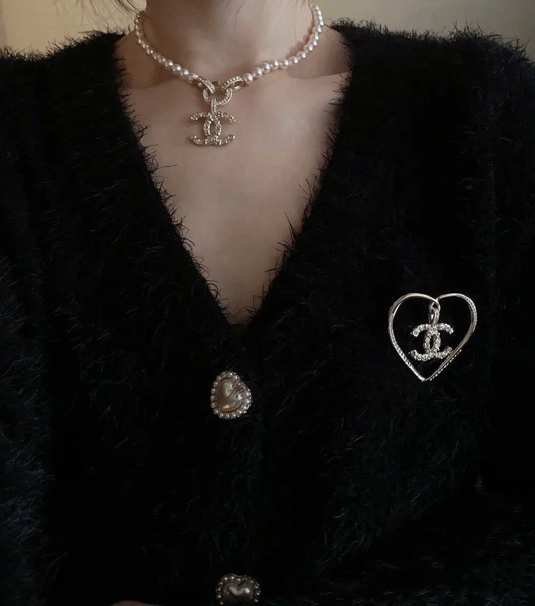 18K  Chanel Pearls Choker Necklace