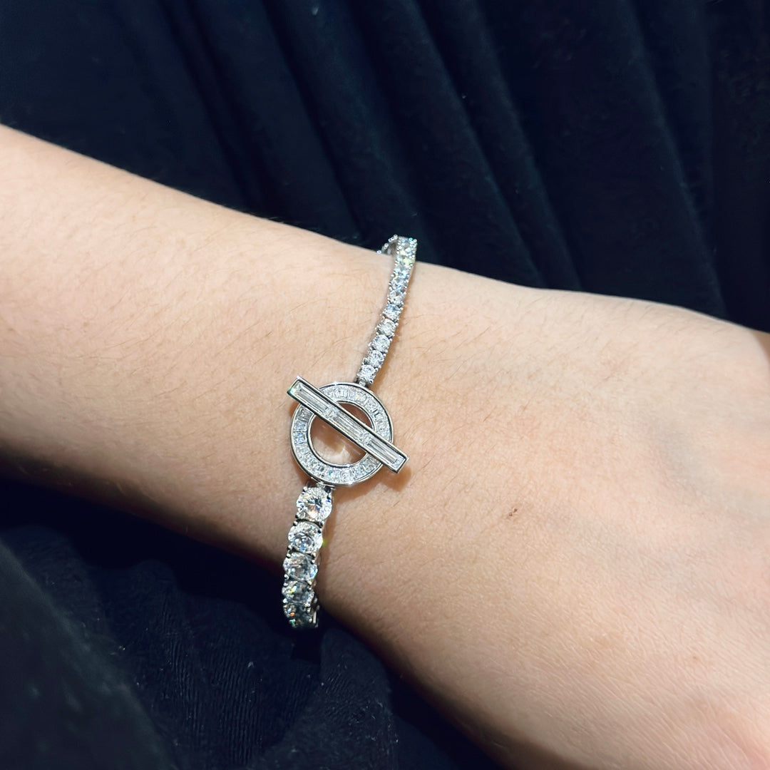 18K Finesse Link Diamond Hermes Bracelet