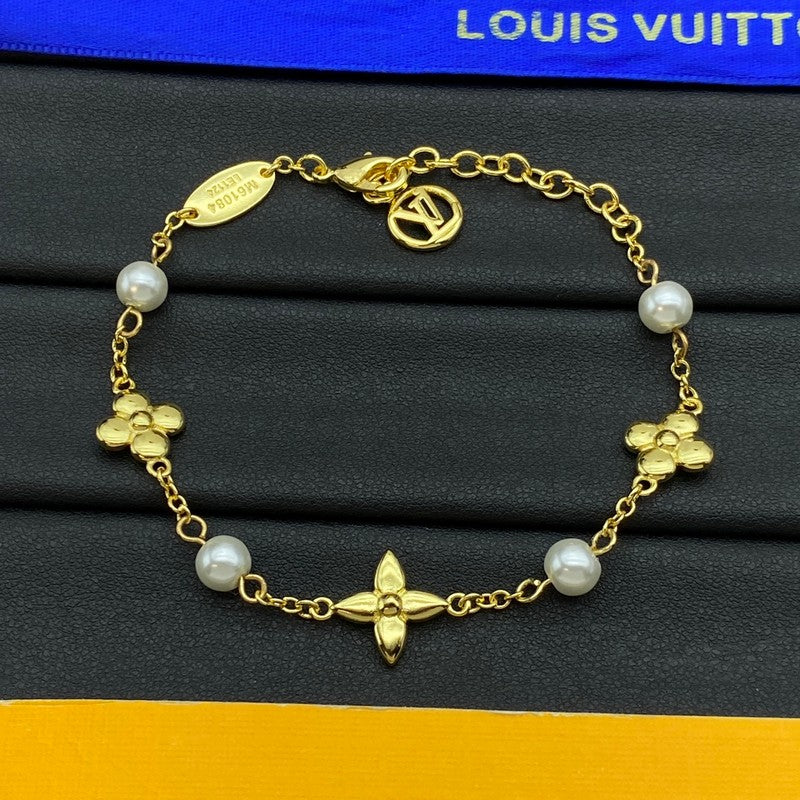 18K Louis Vuitton Blossom Pearl Bracelet