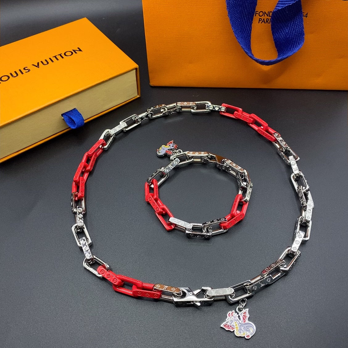 18K Louis Vuitton Dargon Monogram Chain Bracelet