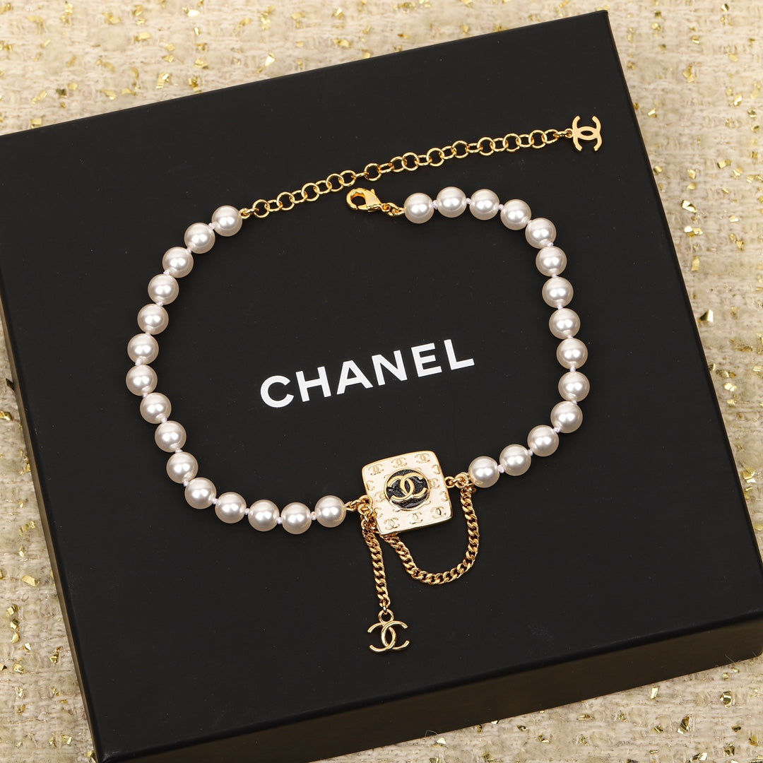 18K  Chanel Pearls Choker Necklace