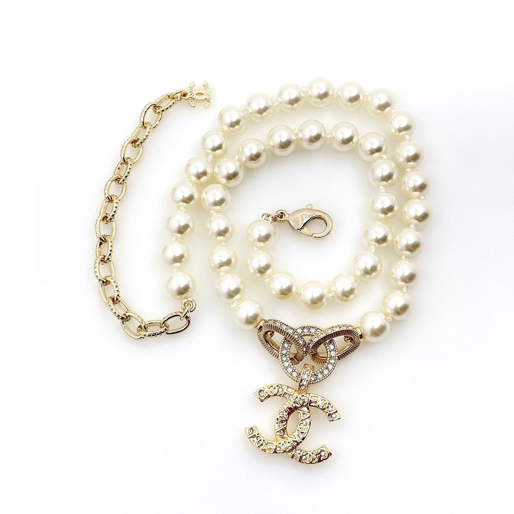 18K  Chanel Pearls Choker Necklace