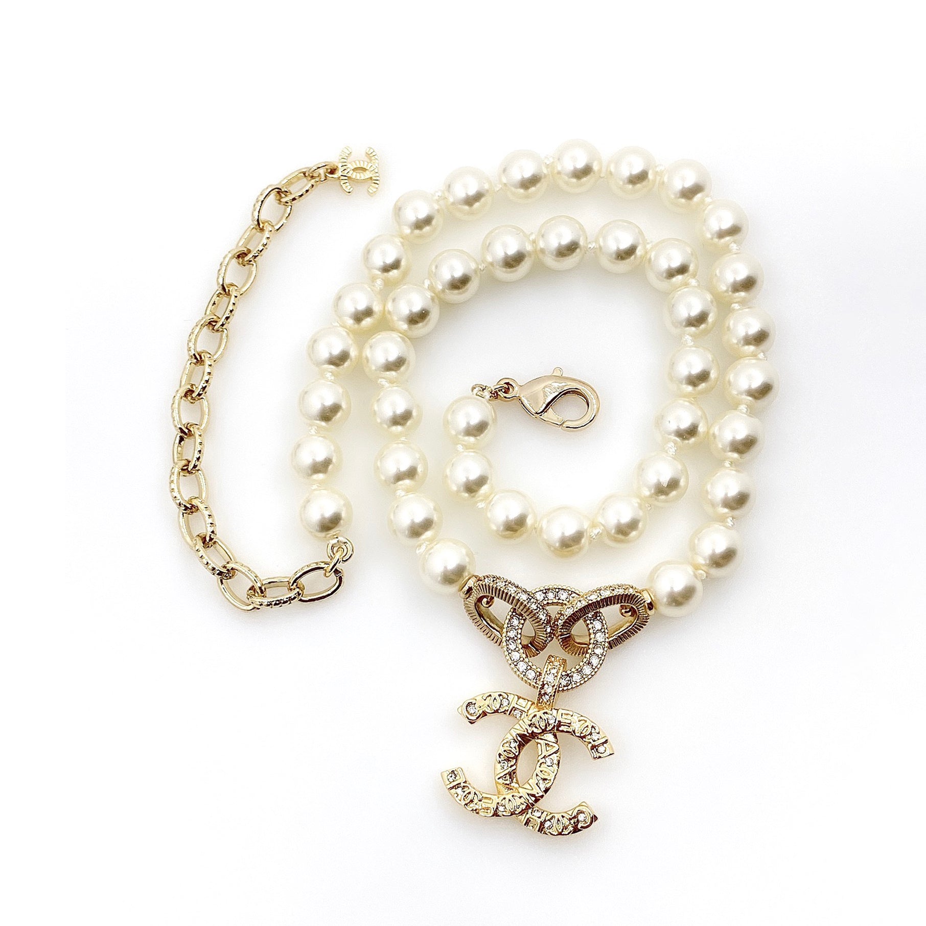 18K  Chanel Pearls Choker Necklace