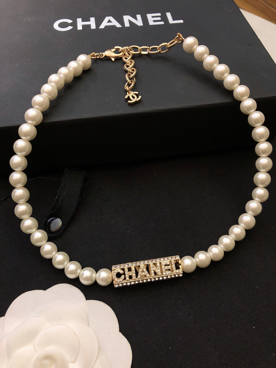 18K  Chanel Scripe Pearls Chain Necklace