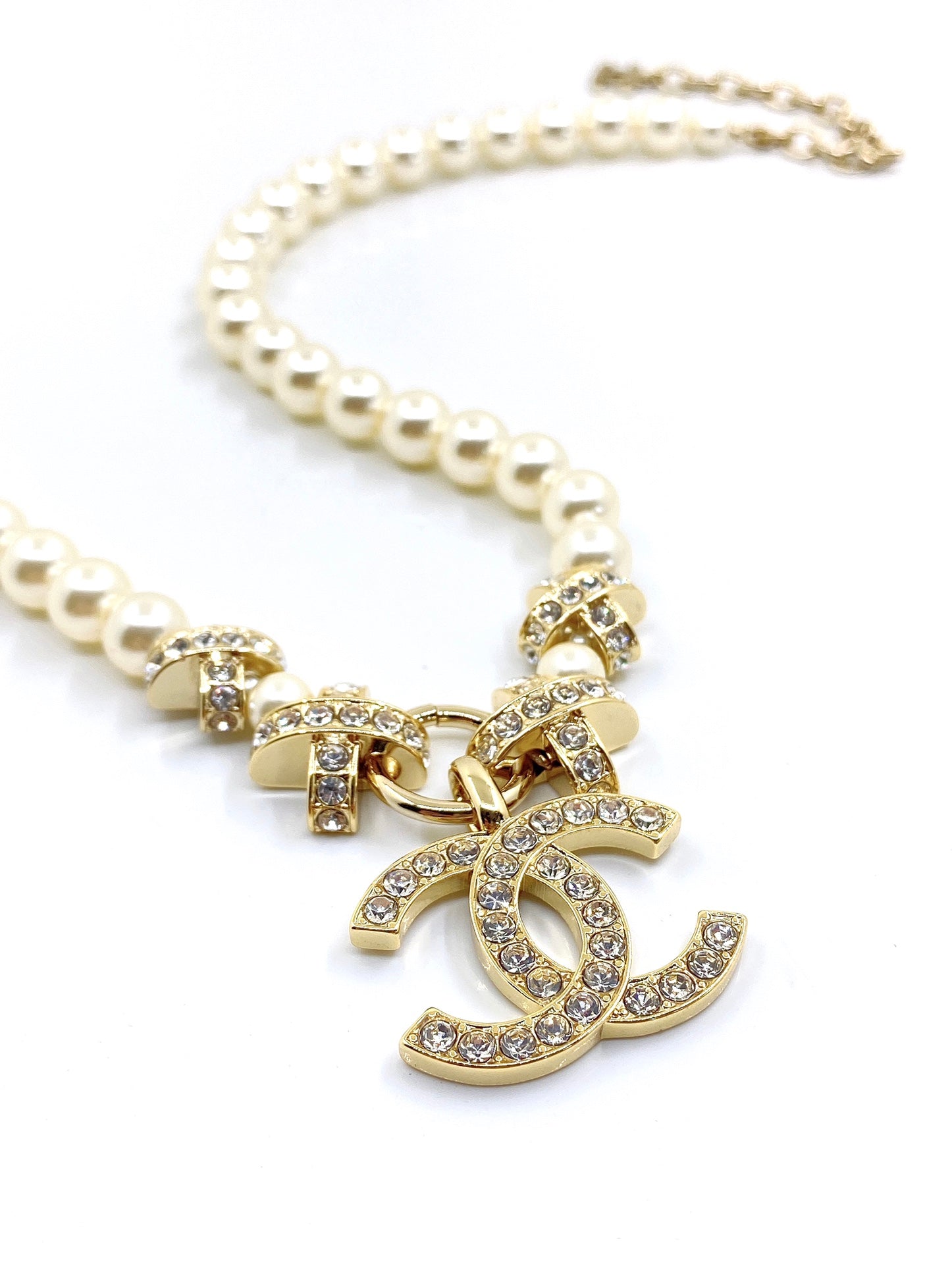18K  Chanel Pearls Chain Necklace