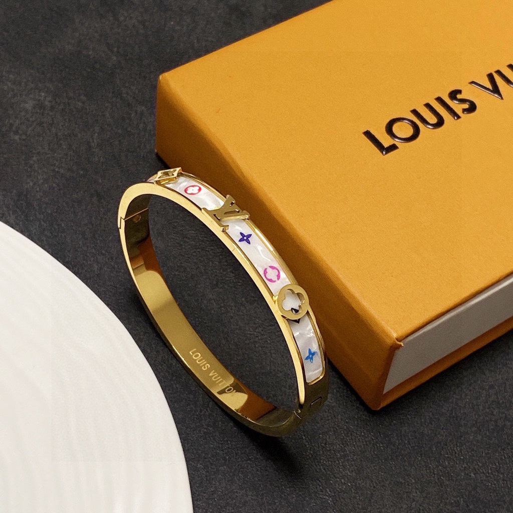 18K Louis Vuitton Pearl Bracelet