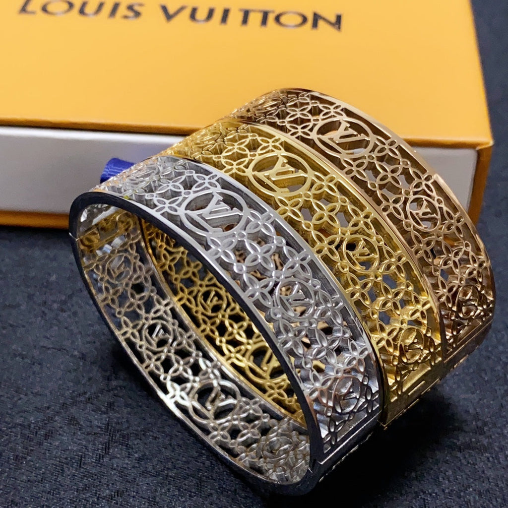 18K Louis Vuitton Cuff Chains Bracelet