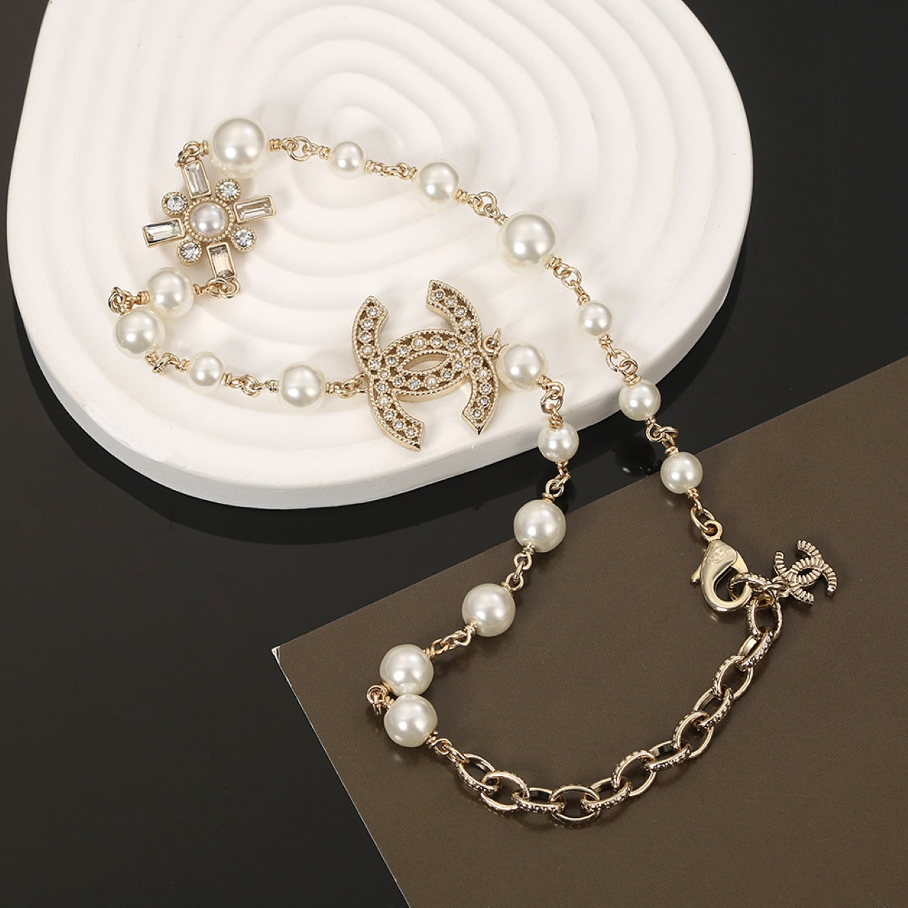 18K  Chanel Flower Pearls Necklace