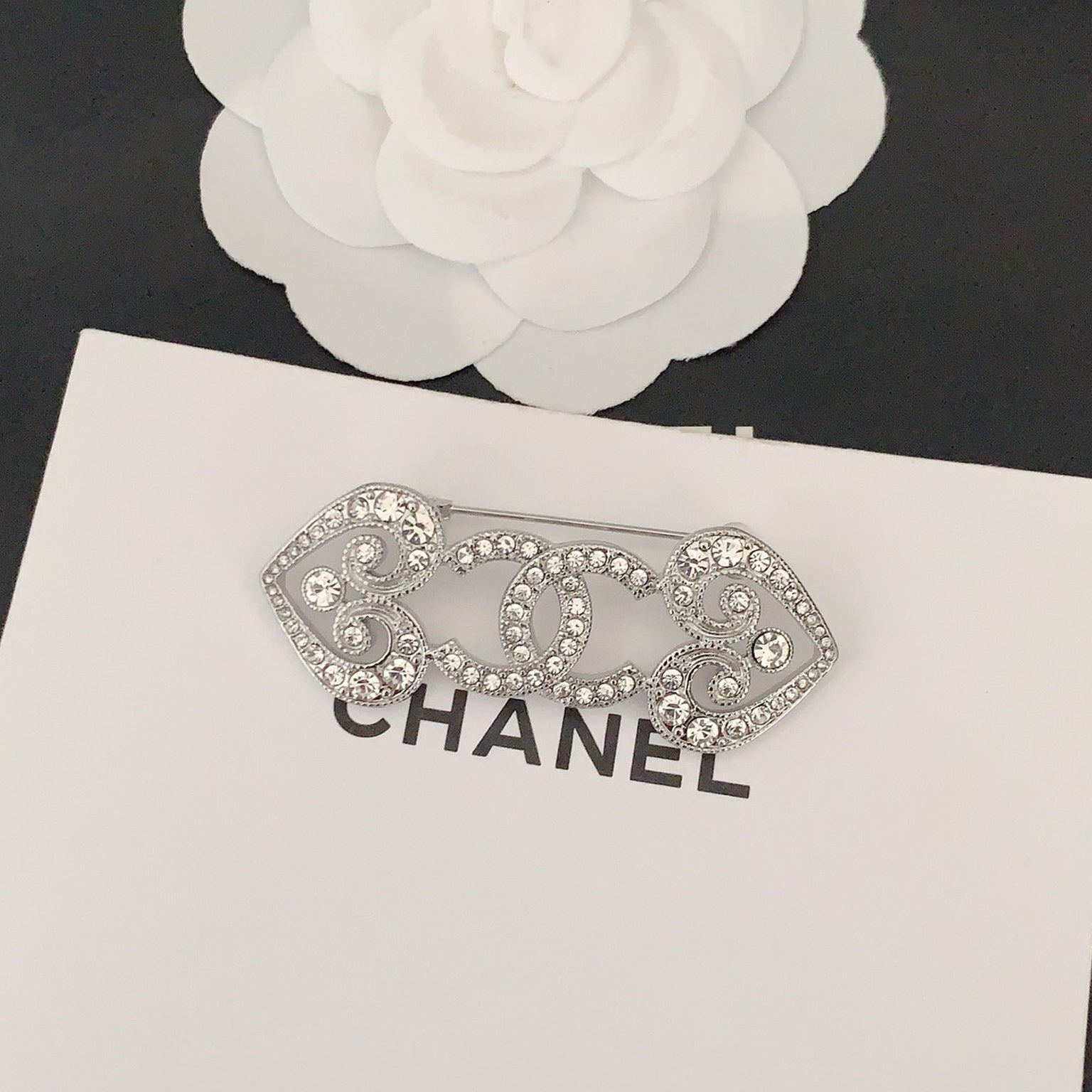 18K  Chanel Heart Brooch