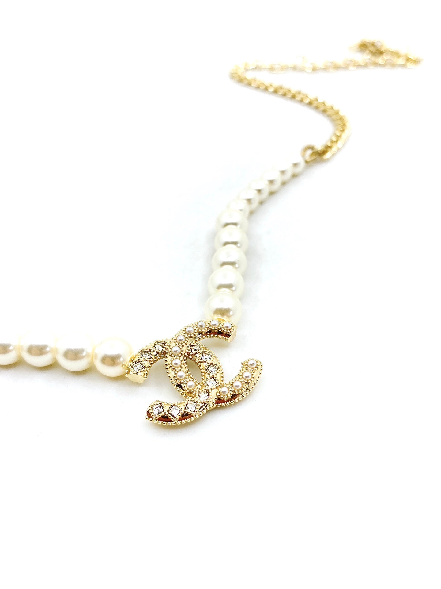 18K  Chanel Pearls Choker Necklace